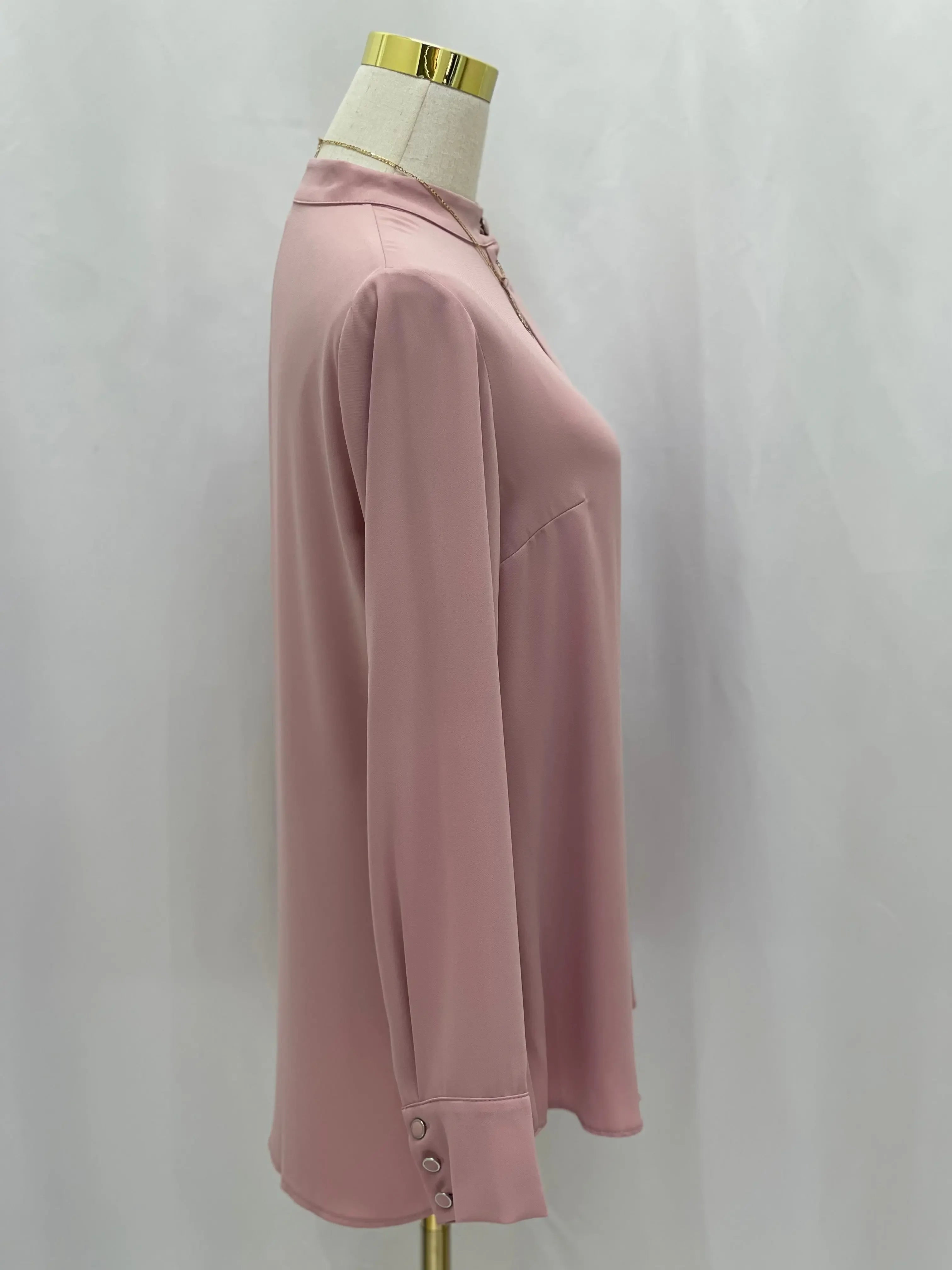 Timeless Elegance: The Expertly Designed Pleated Blouse Palestinian Elegance