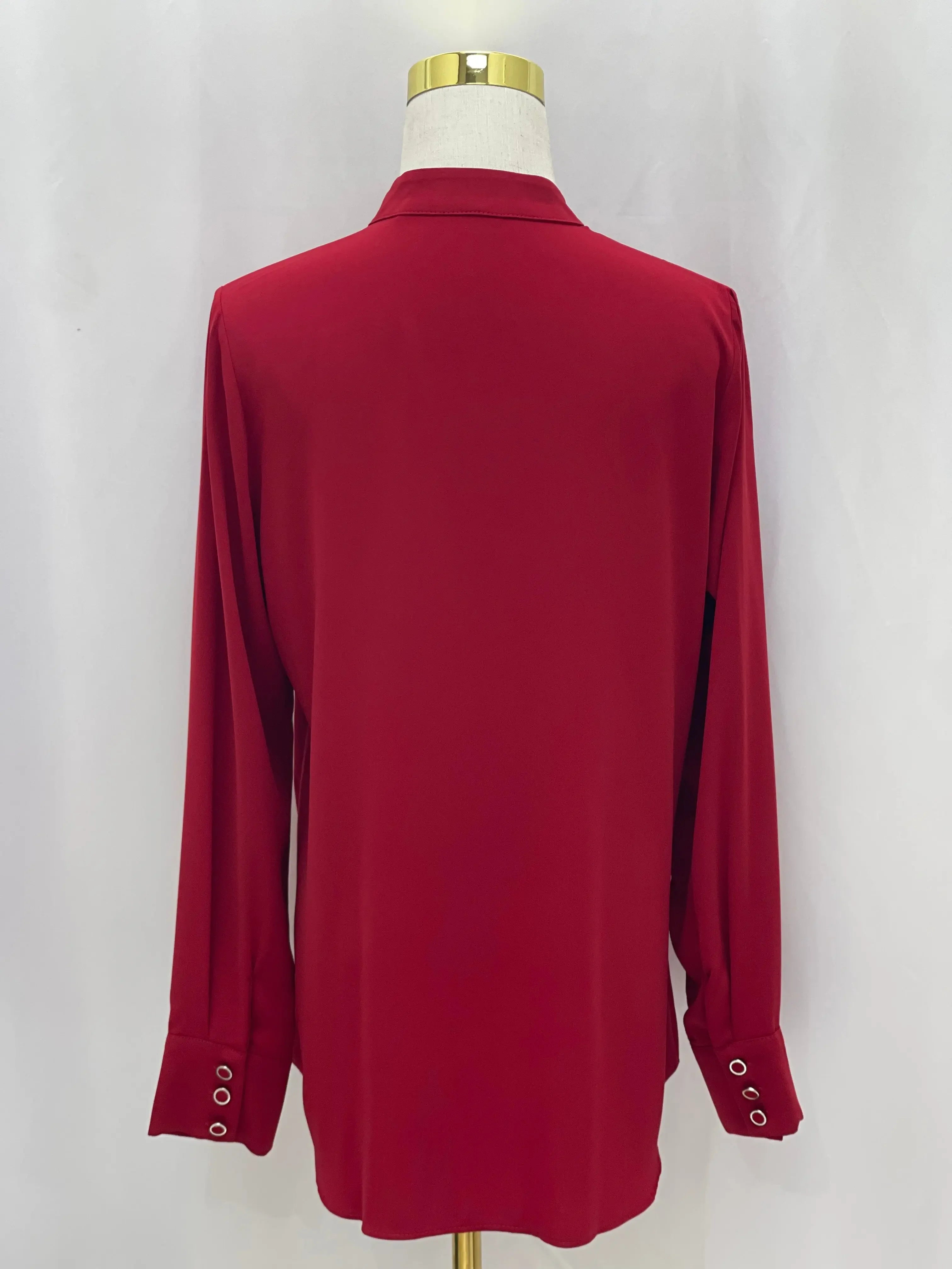 Timeless Elegance: The Expertly Designed Pleated Blouse Palestinian Elegance