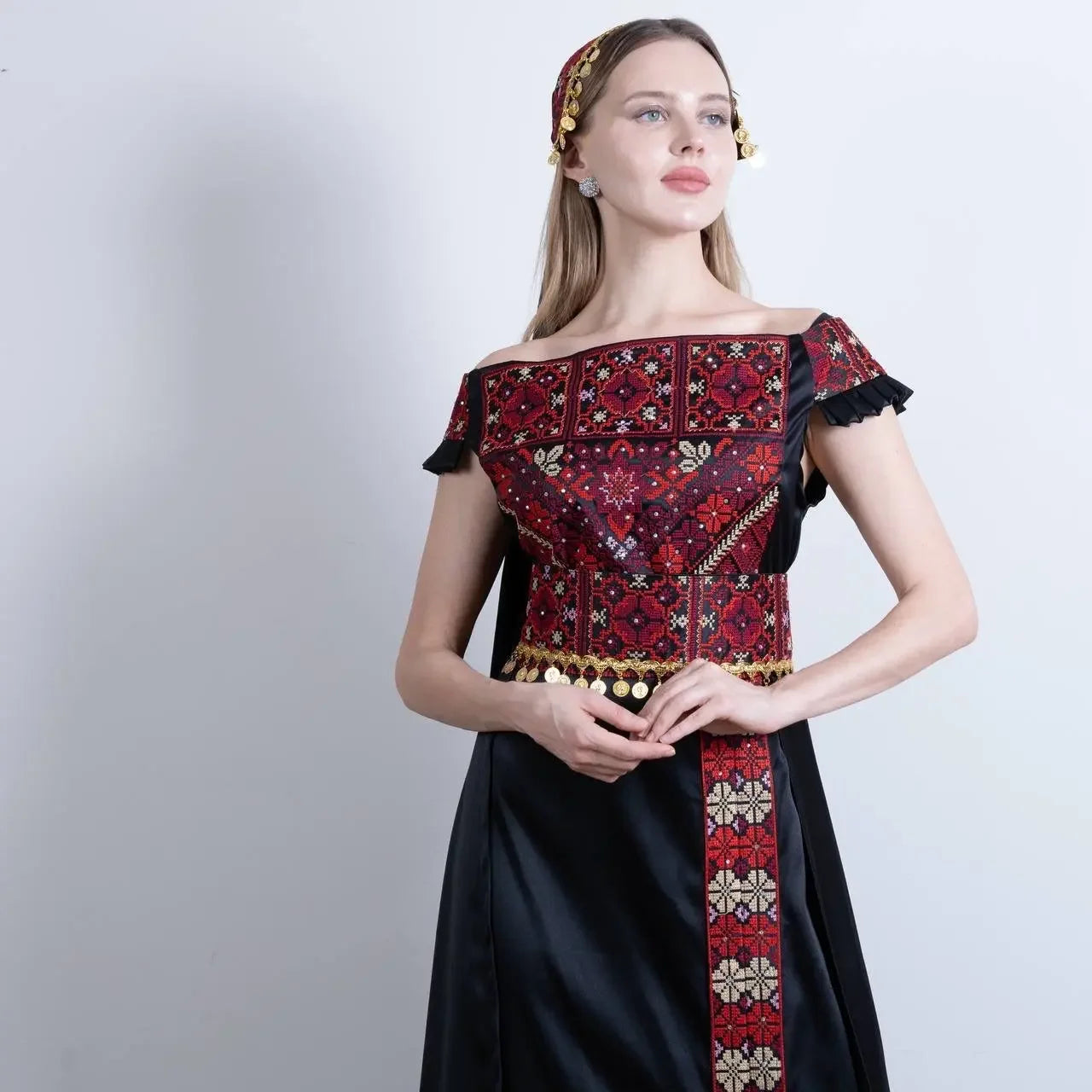 Contemporary Elegance: The Embroidered Nur Modern Thoub Palestinian Elegance