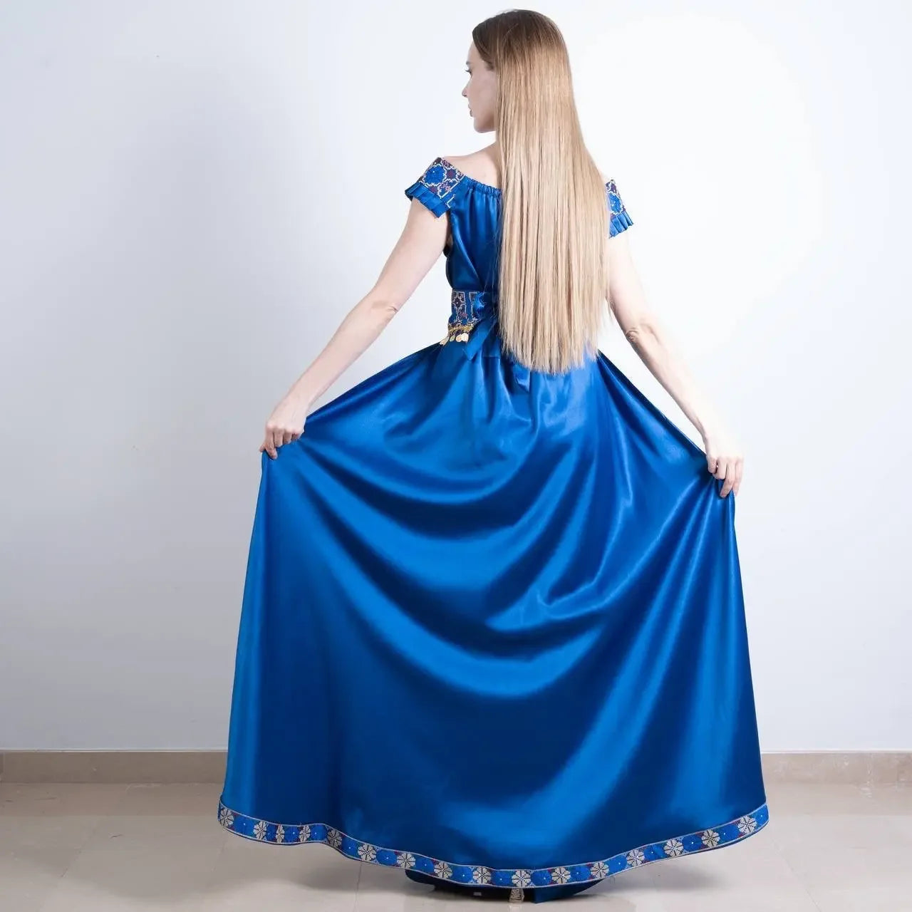 Contemporary Elegance: The Embroidered Nur Modern Thoub Palestinian Elegance