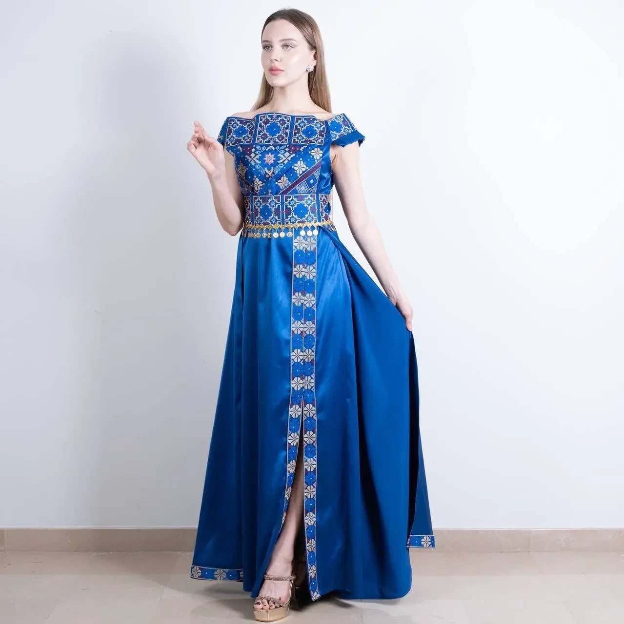 Contemporary Elegance: The Embroidered Nur Modern Thoub Palestinian Elegance