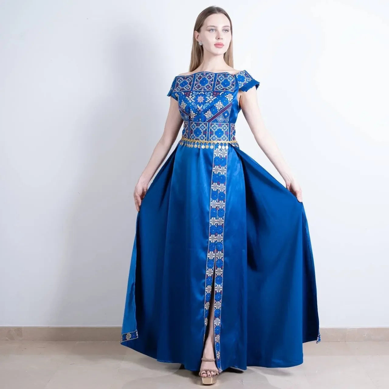 Contemporary Elegance: The Embroidered Nur Modern Thoub Palestinian Elegance