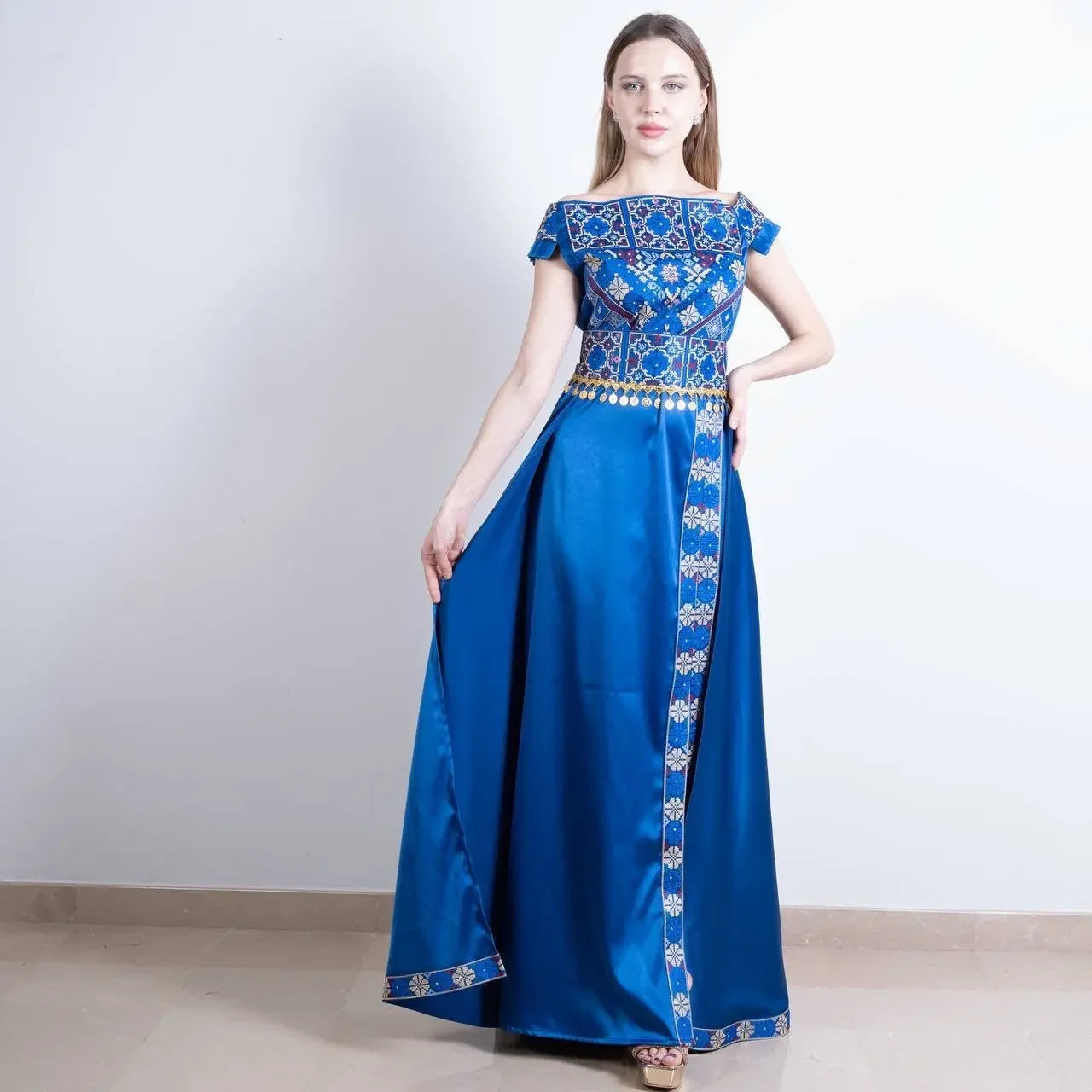 Contemporary Elegance: The Embroidered Nur Modern Thoub Palestinian Elegance