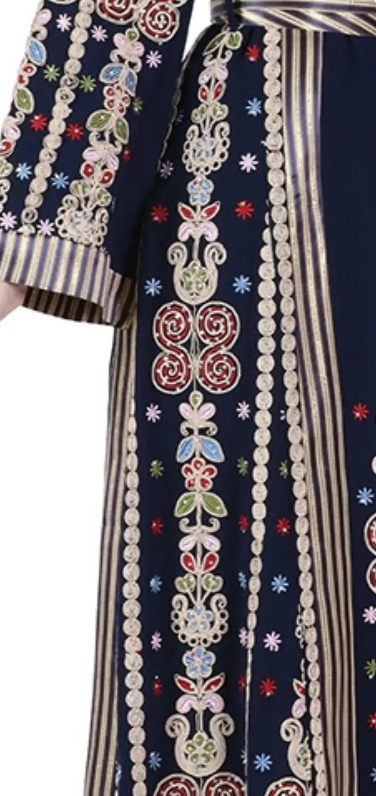 Alquds Tahrera Thoub: Elegant Tradition and Superior Craftsmanship - Palestinian Elegance