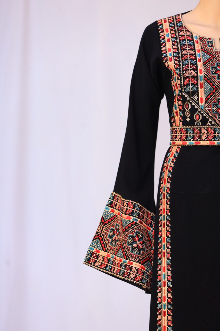 6-Vein Embroidered Thoub: Traditional Elegance & Modern Sophistication Palestinian Elegance