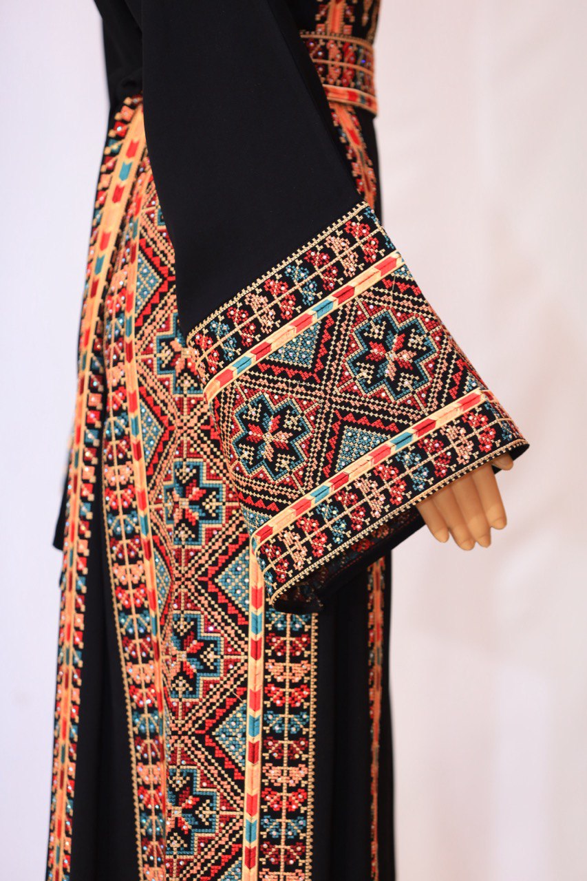 6-Vein Embroidered Thoub: Traditional Elegance & Modern Sophistication Palestinian Elegance