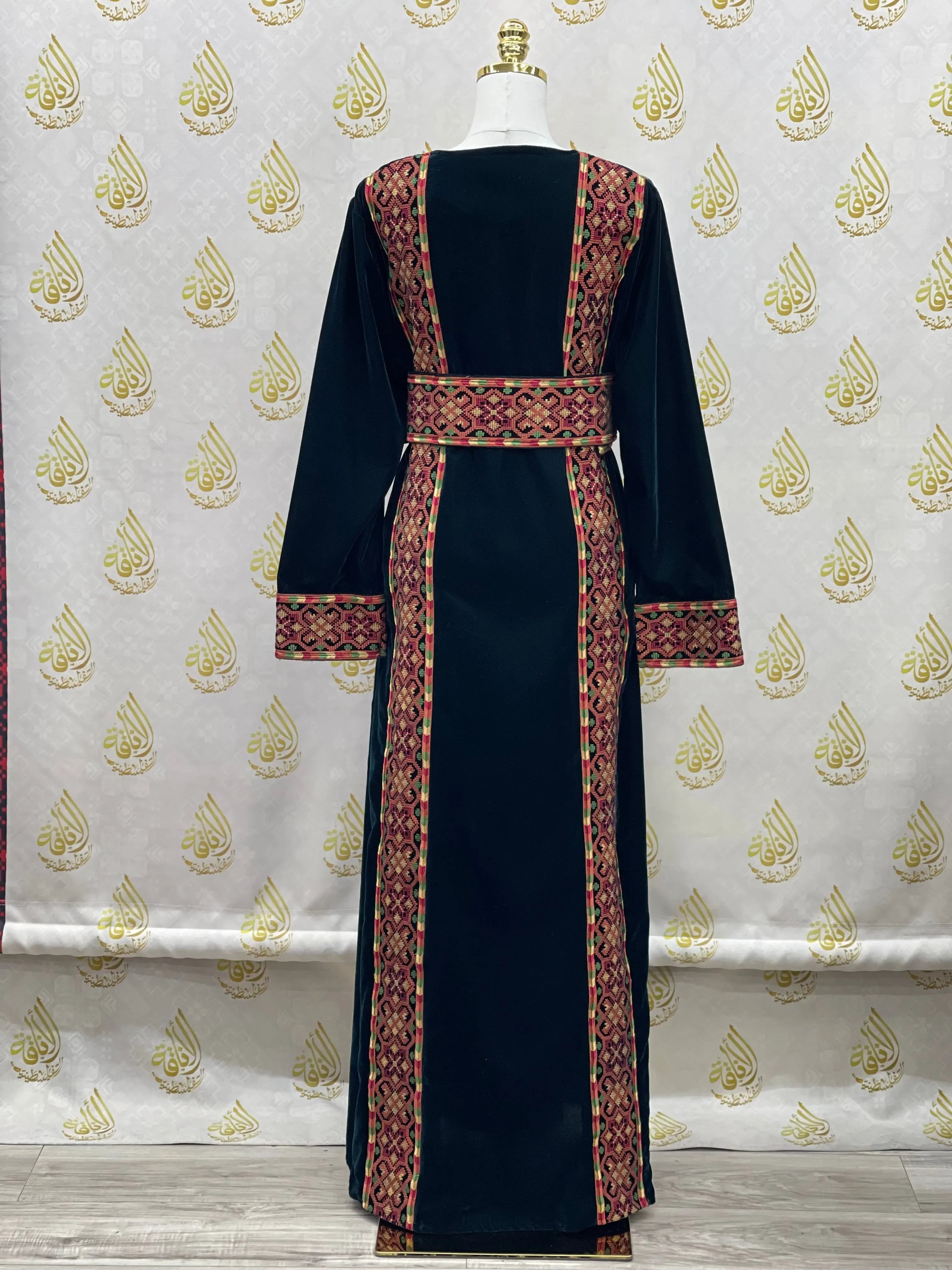 High Quality Greeb Embroidered Velvet Traditional Thoub - Palestinian Elegance
