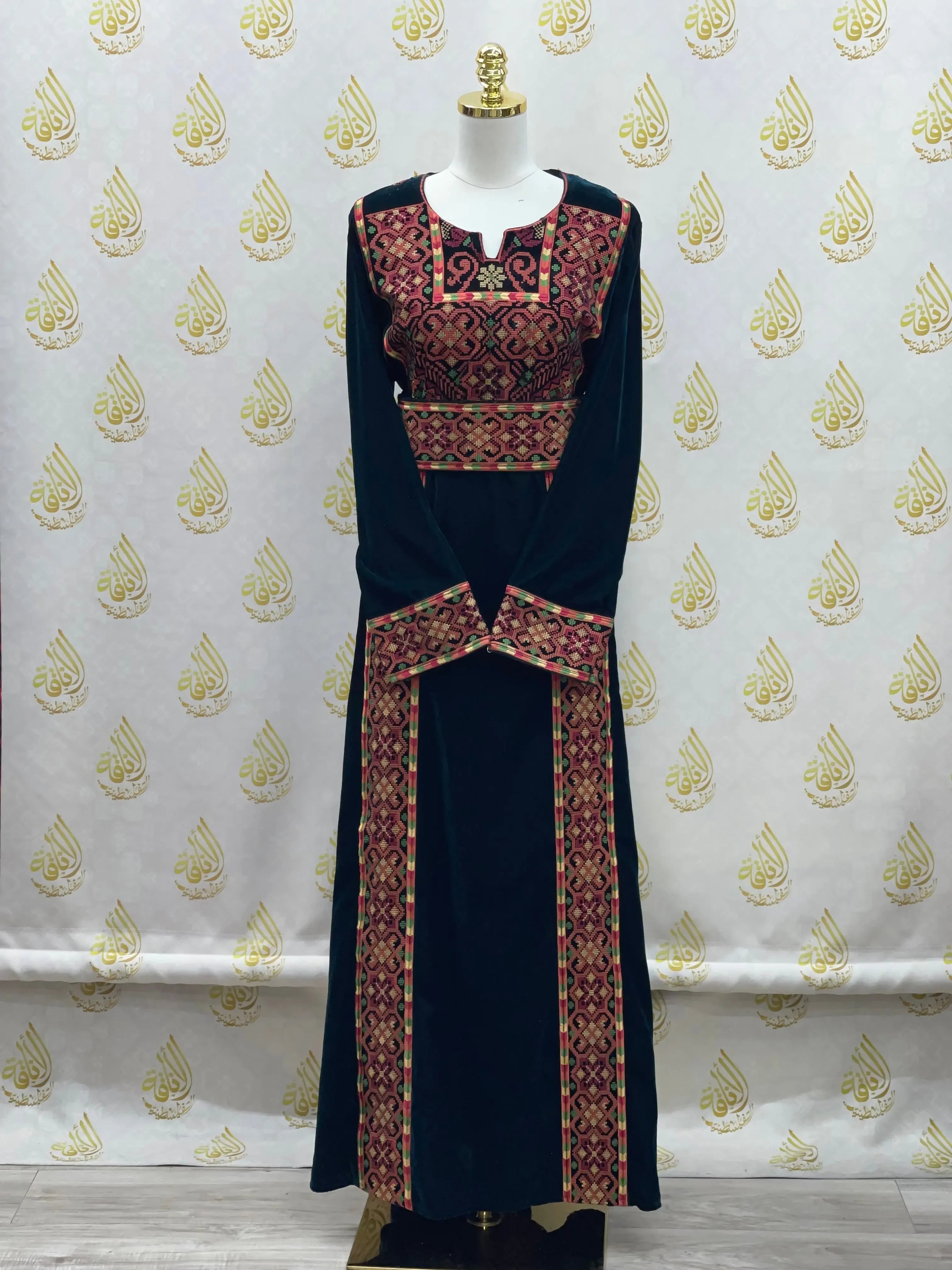 High Quality Greeb Embroidered Velvet Traditional Thoub - Palestinian Elegance