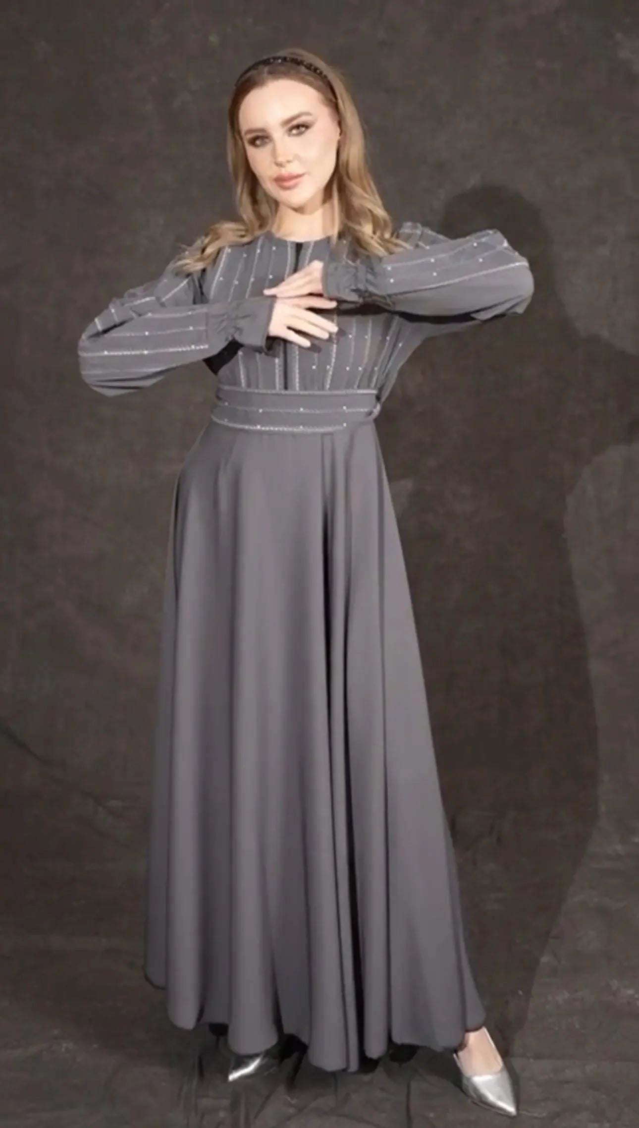 Palestinian Elegance gray versatile abaya dress with long sleeves and a flowing skirt