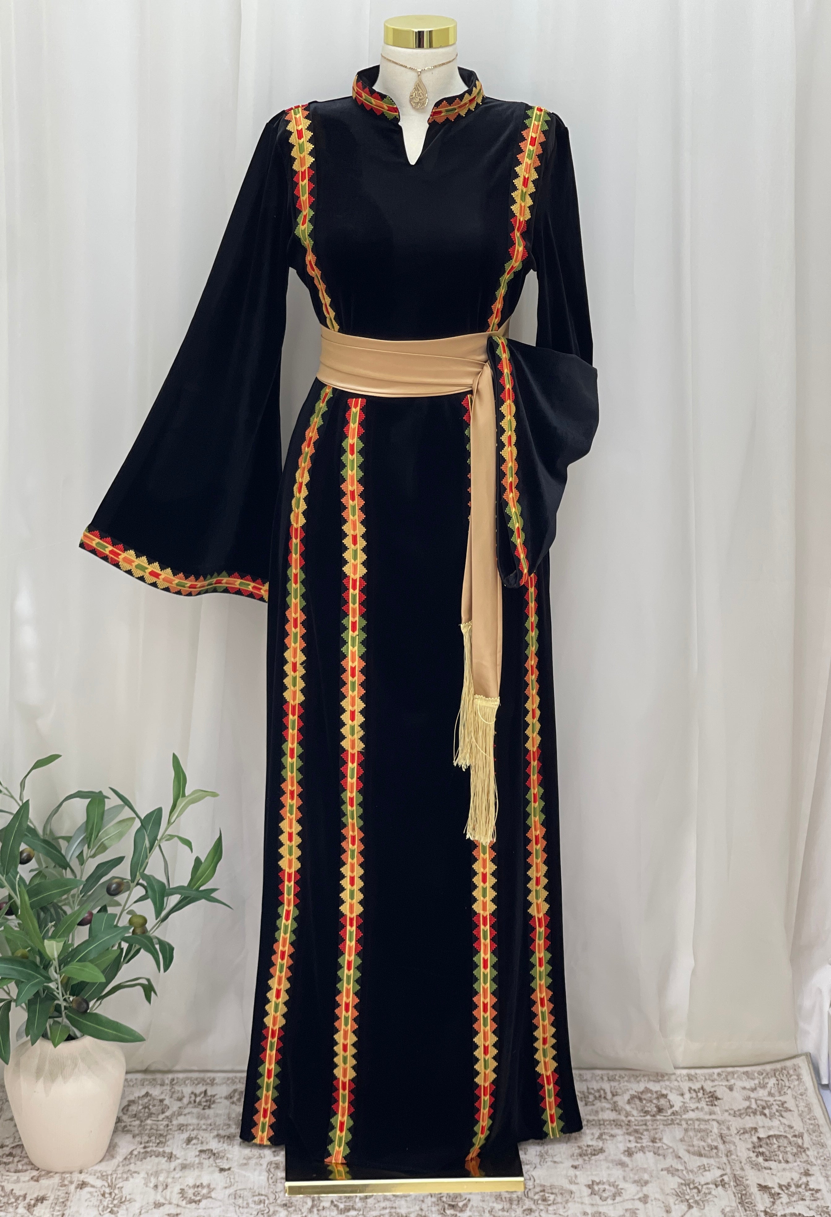 Manajel Grace Velvet Thobe