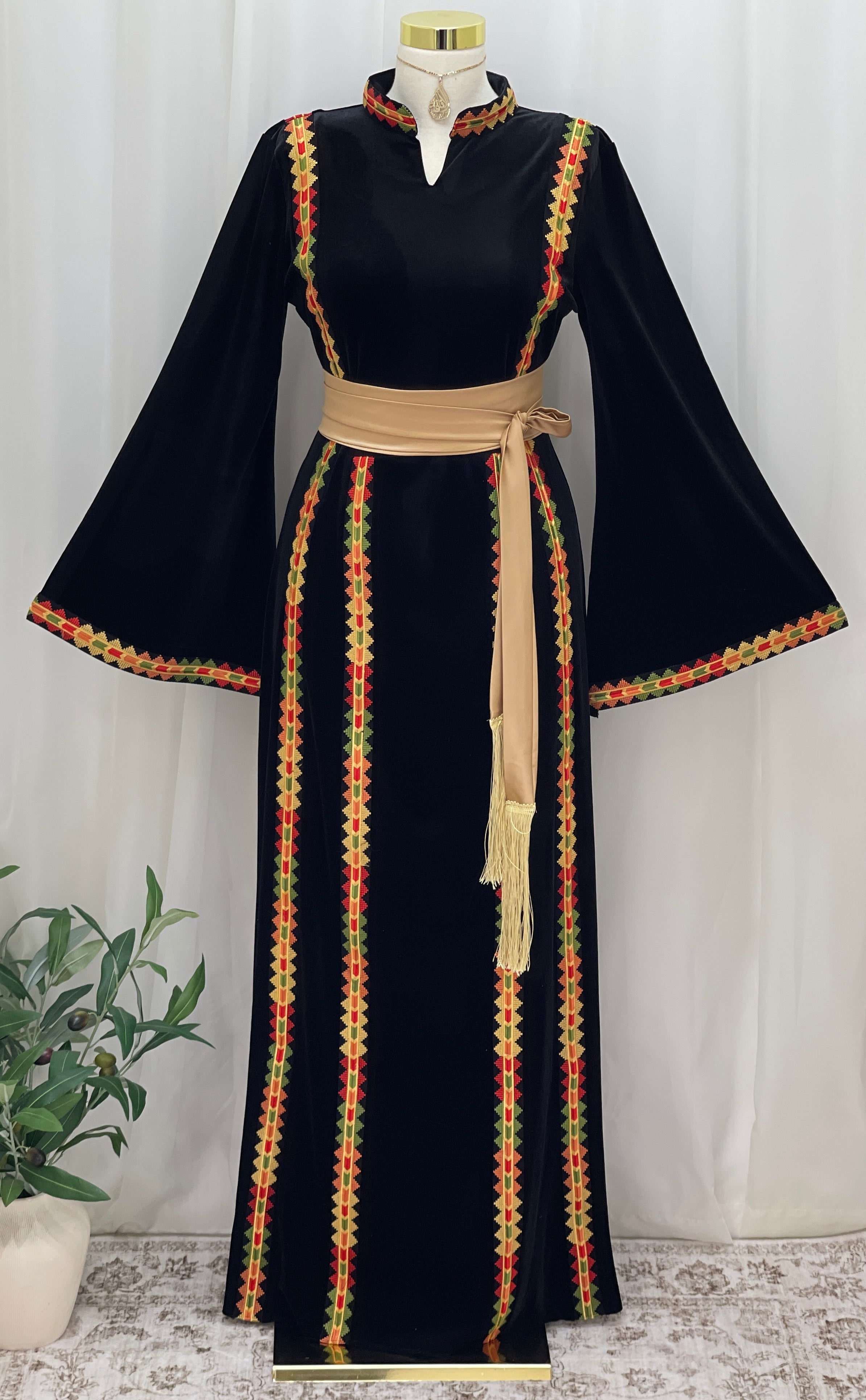 Manajel Grace Velvet Thobe