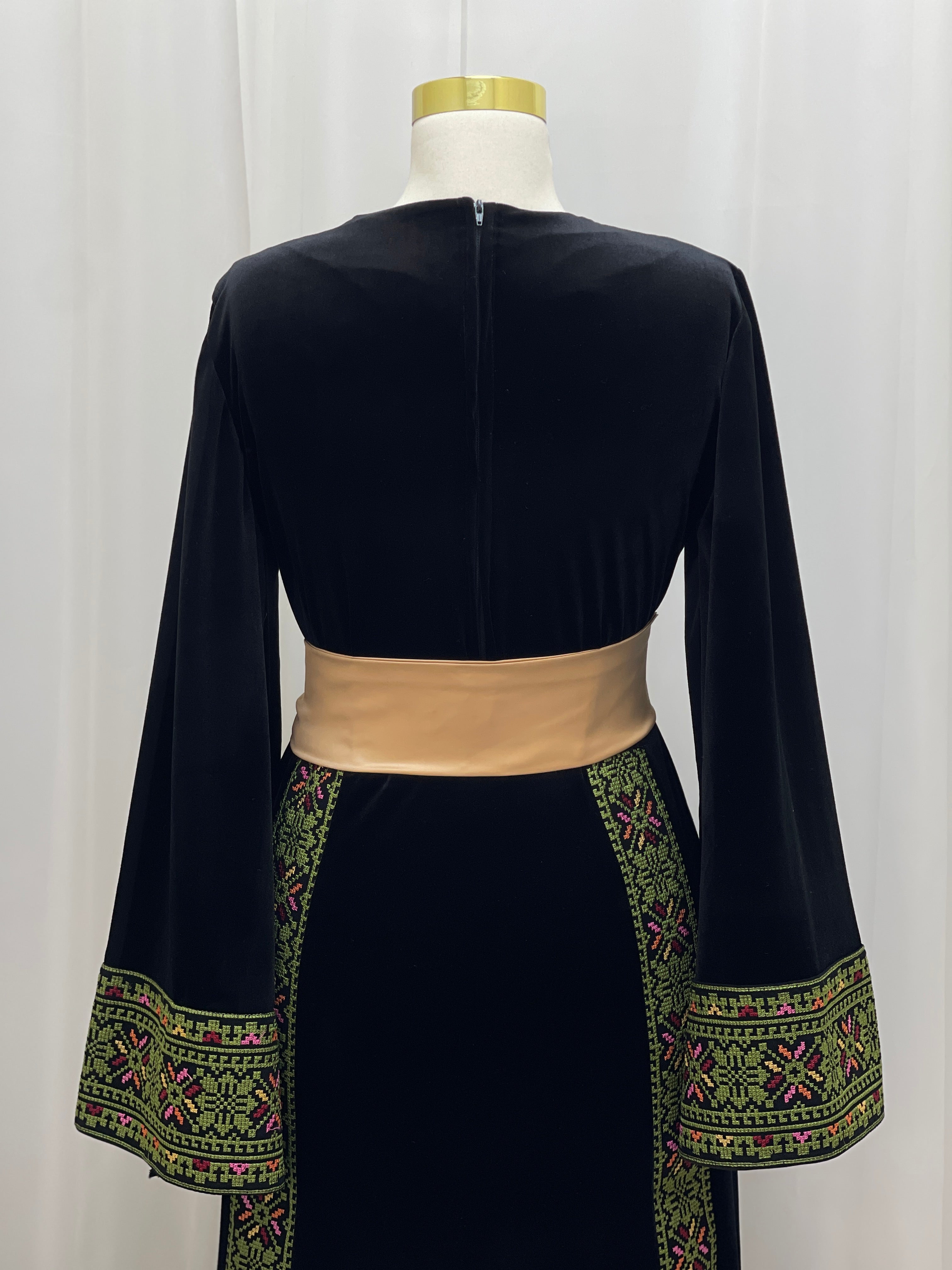 Al Noor Velvet Couture Thobe – Timeless Velvet Thobe Design