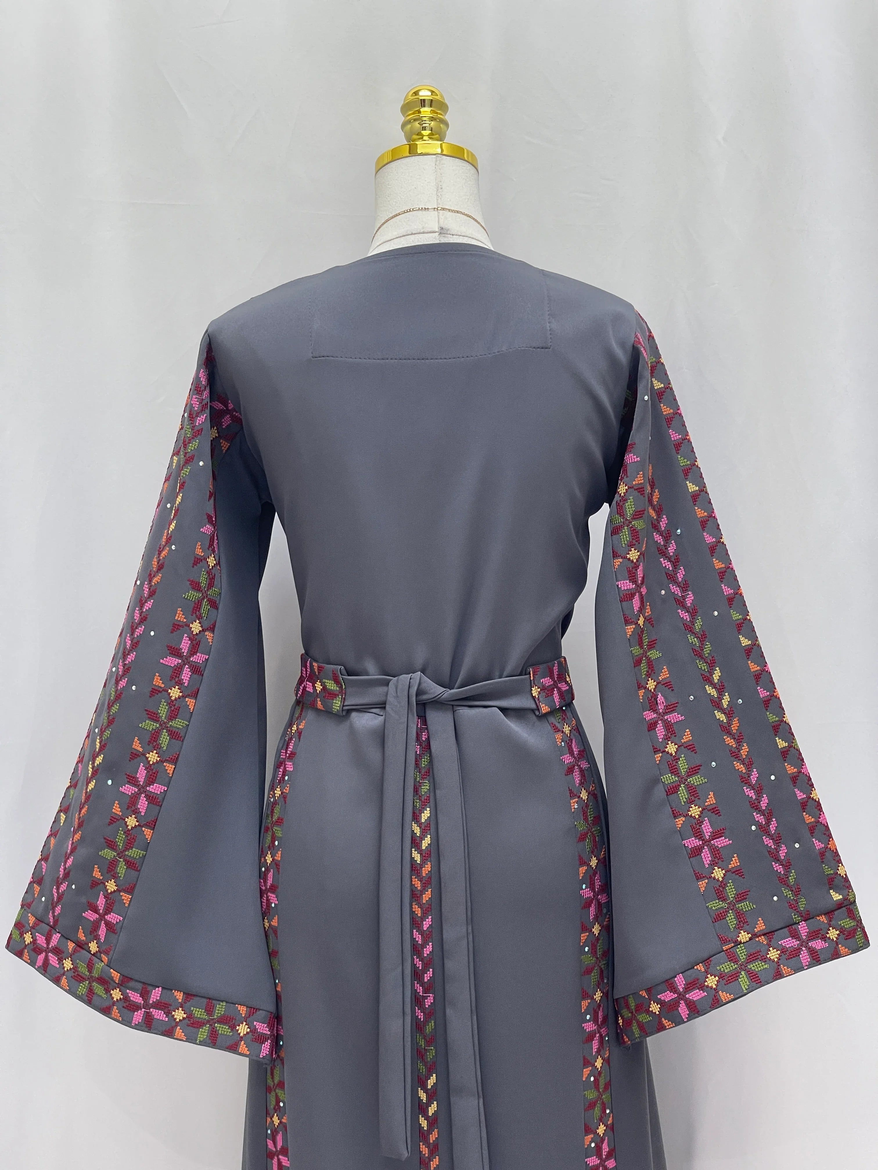 ثوب فلسطيني مطرز بسيط – زي تاتريز تقليدي