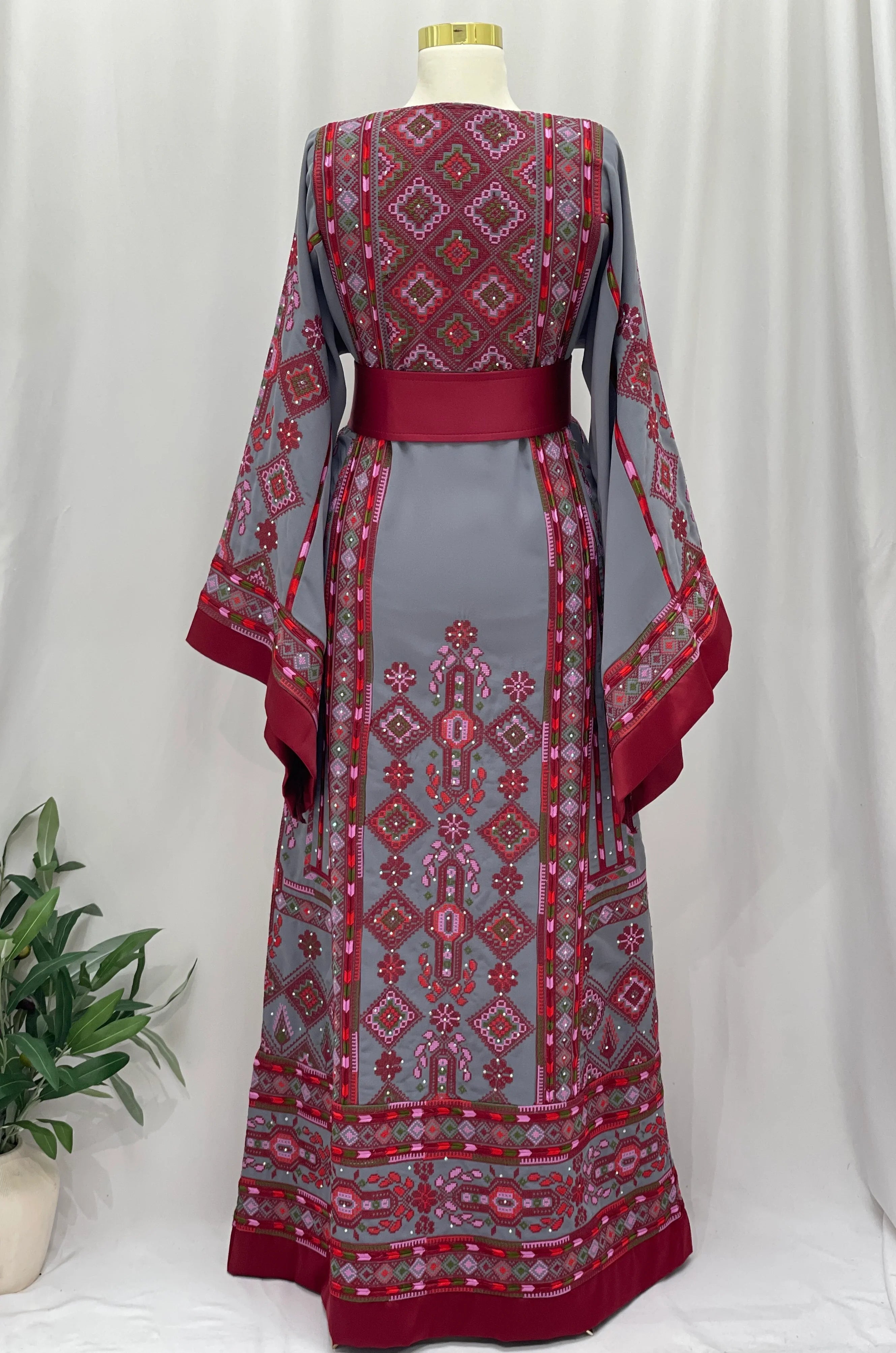 Majdal Elegance Embroidered Thobe
