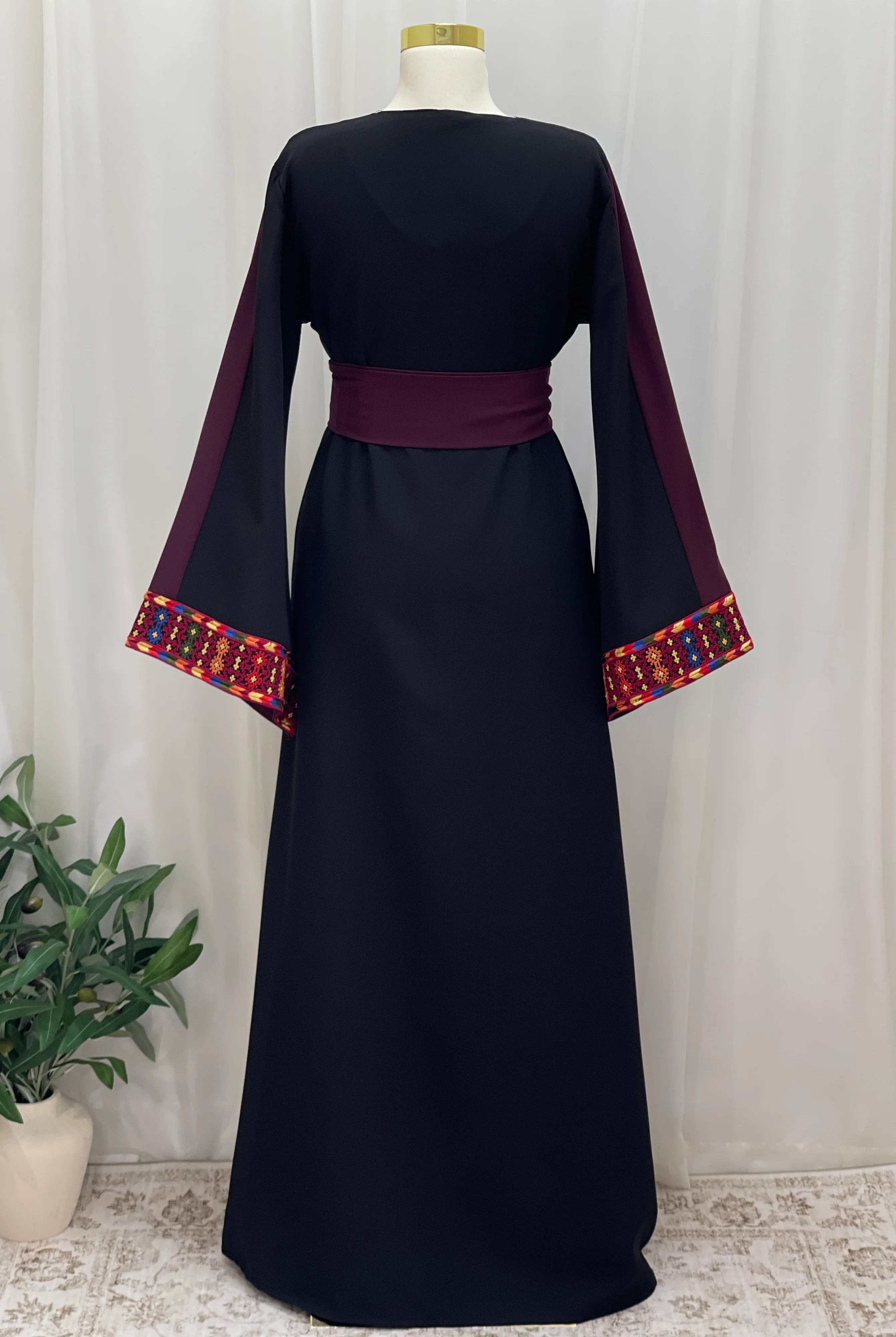 Sella Heritage Elegance Embroidered Thobe