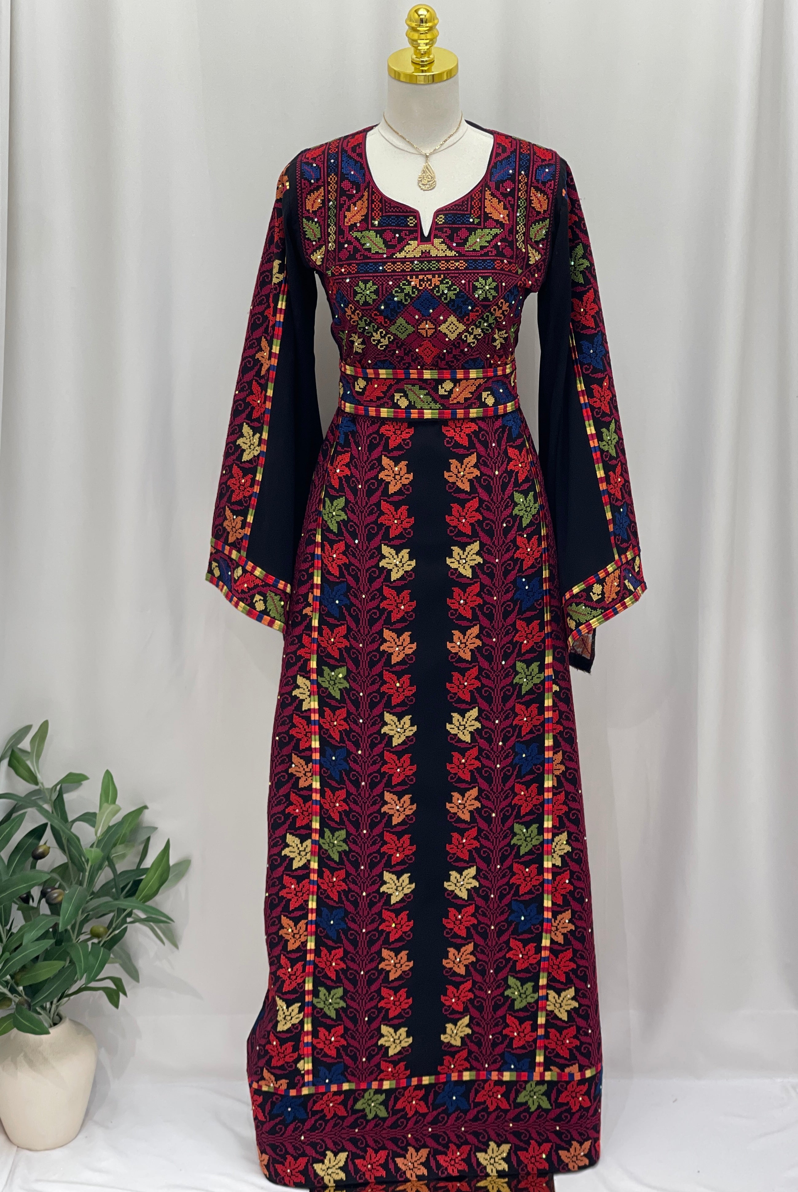 Thobe Zharat Al-Falasteen