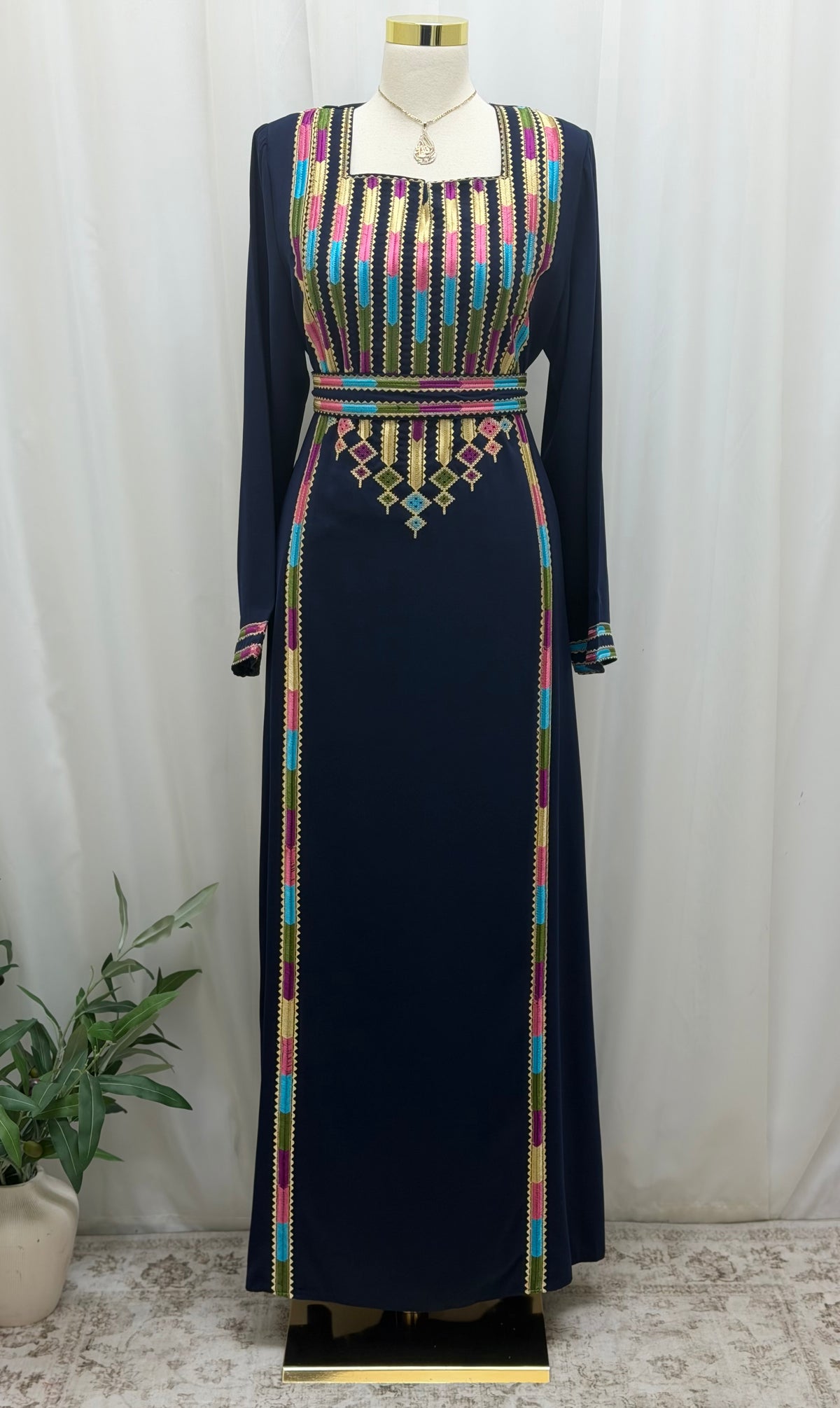 Suad – Simple Embroidered Palestinian Thoub