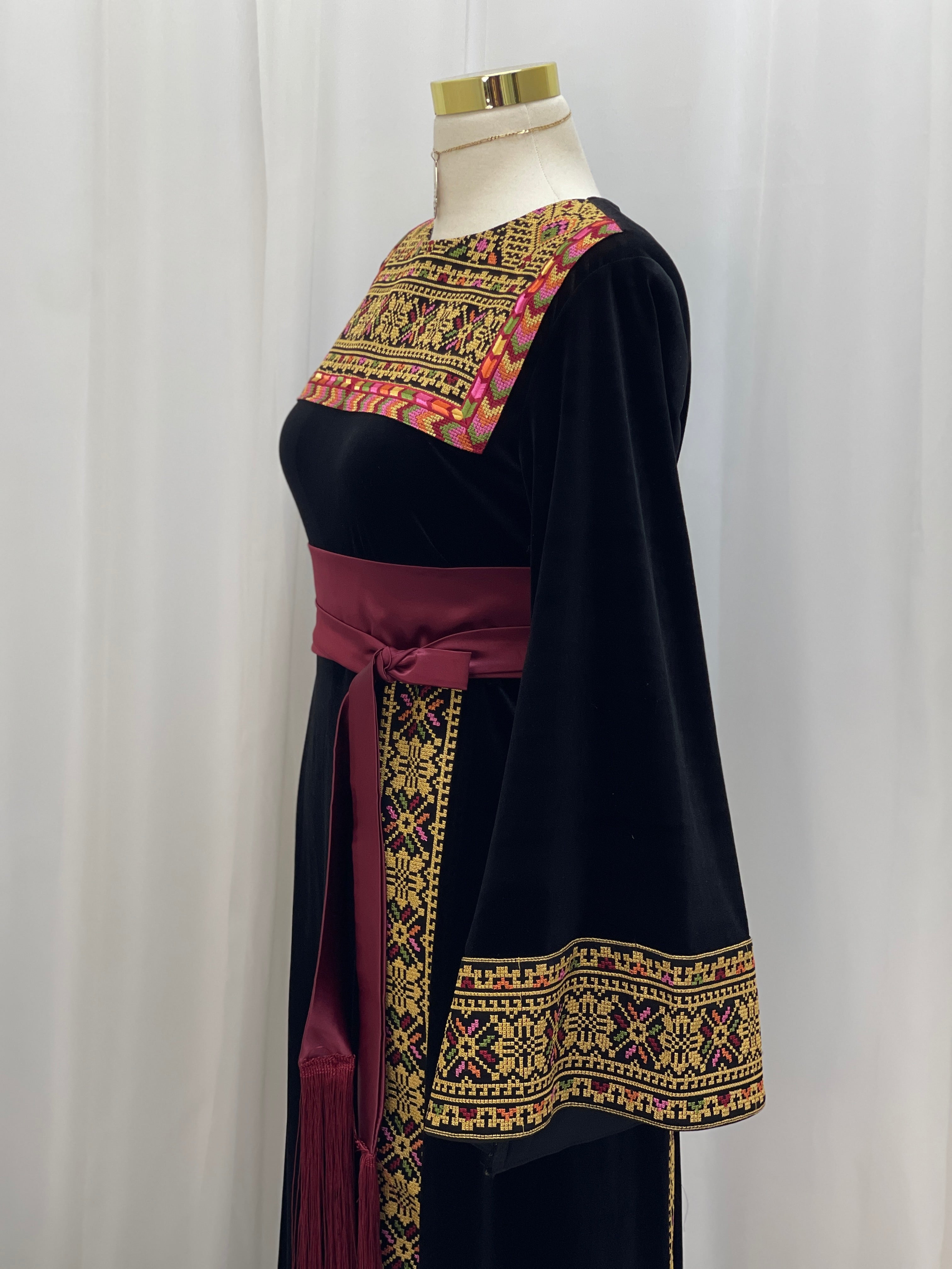 Al Noor Velvet Couture Thobe – Timeless Velvet Thobe Design