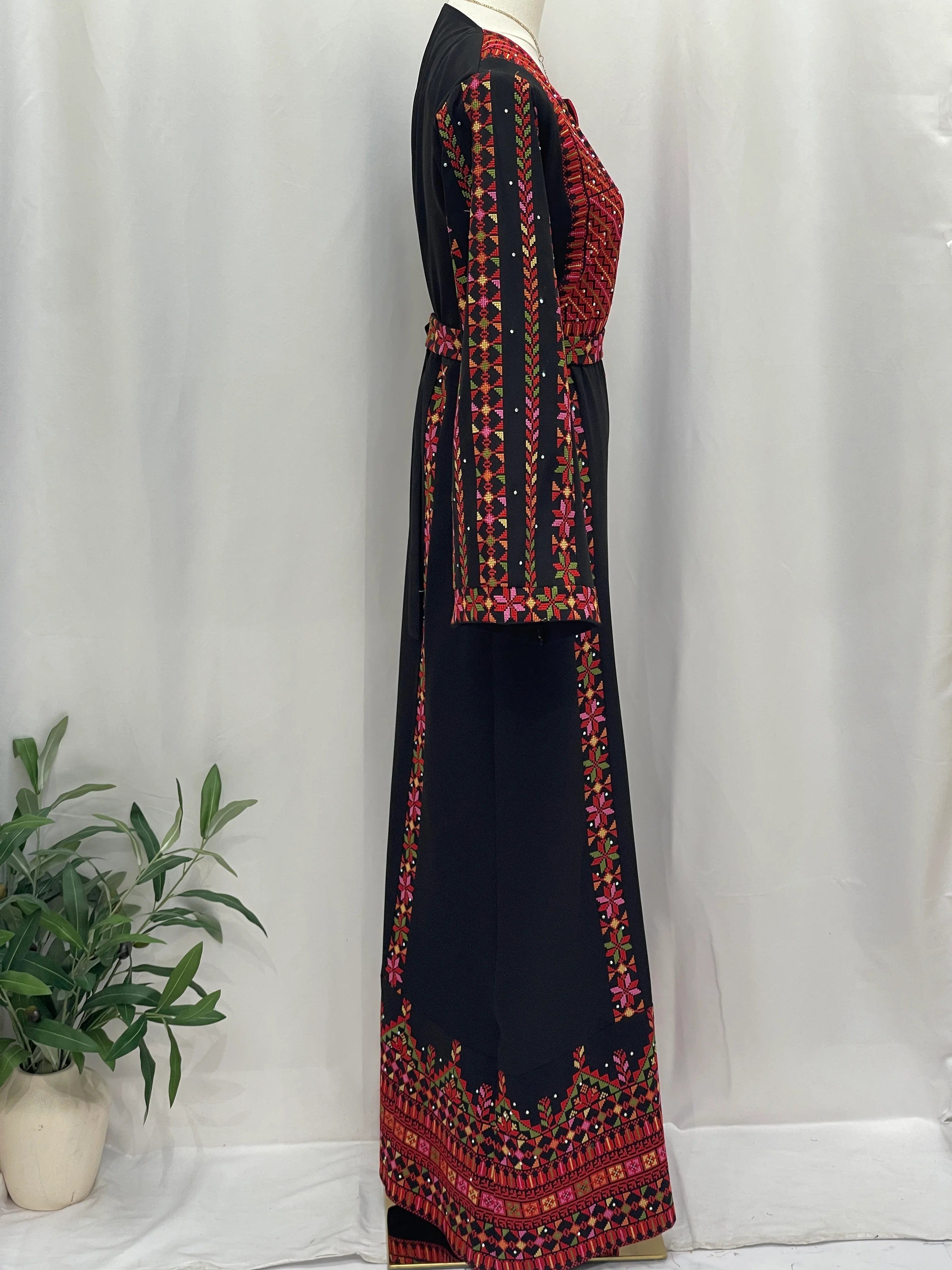 ثوب فلسطيني مطرز بسيط – زي تاتريز تقليدي