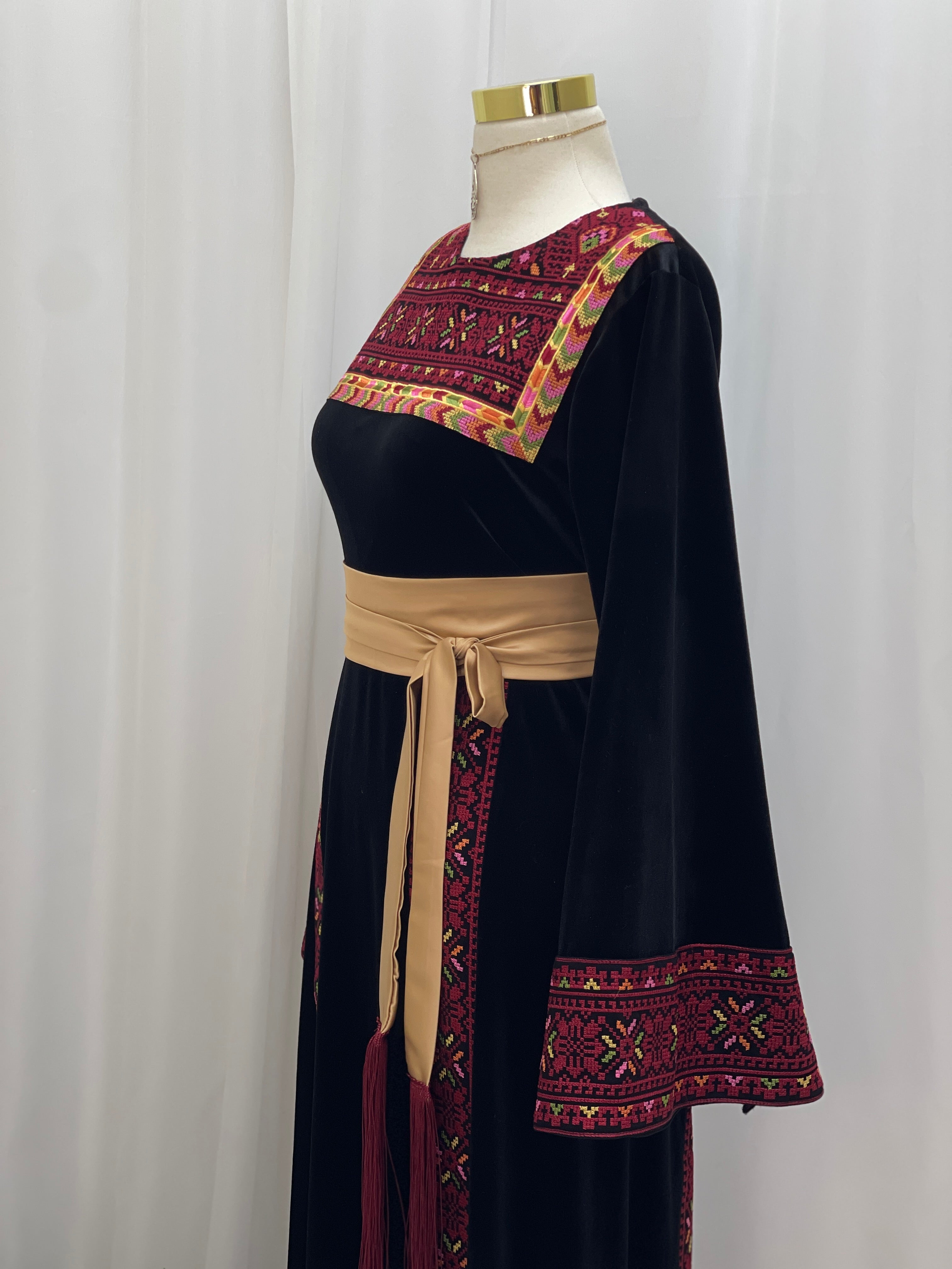 Al Noor Velvet Couture Thobe – Timeless Velvet Thobe Design