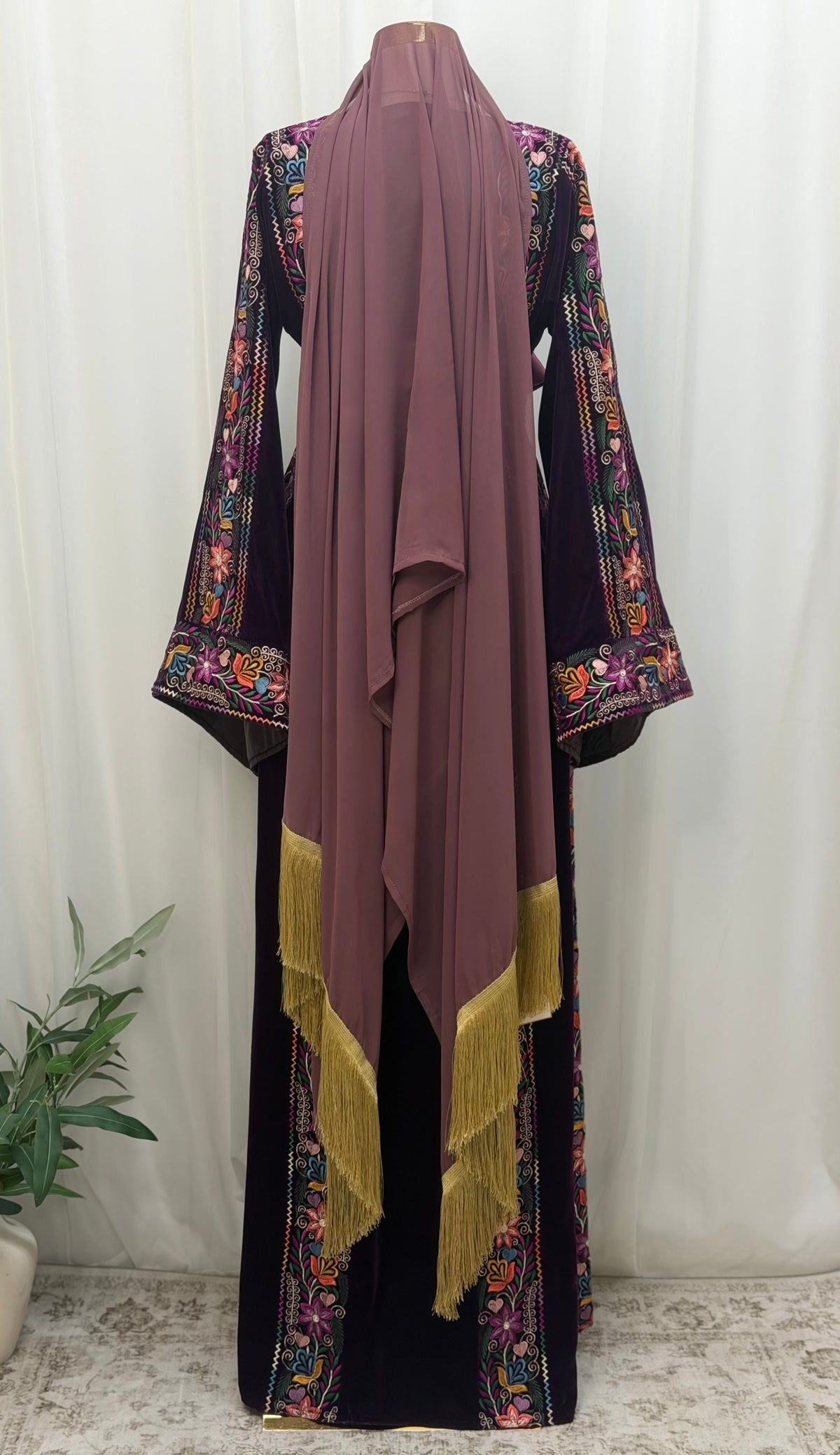 Noul Embroidered Velvet Thobe