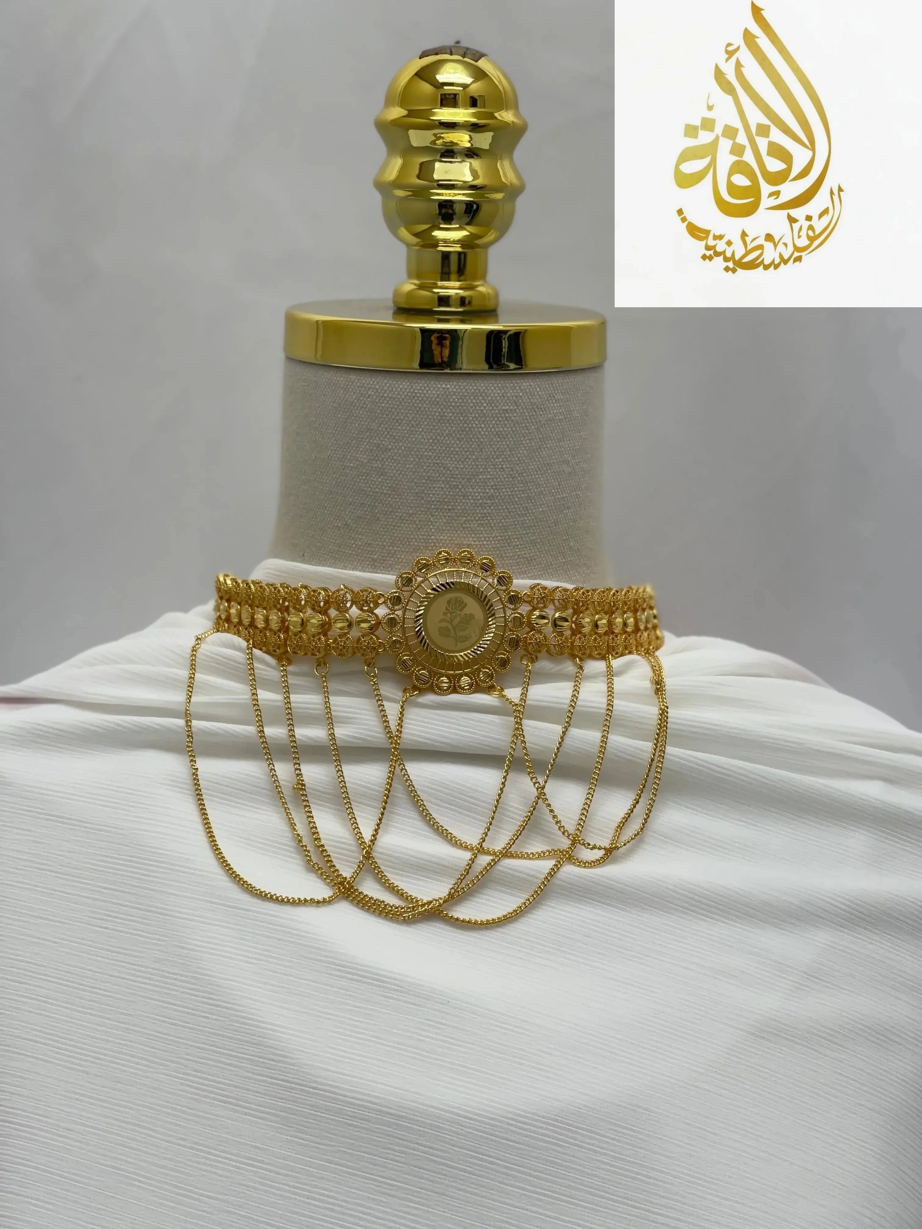 Palestinian Elegance gold jewelry set for women featuring an ornate choker with intricate chain details