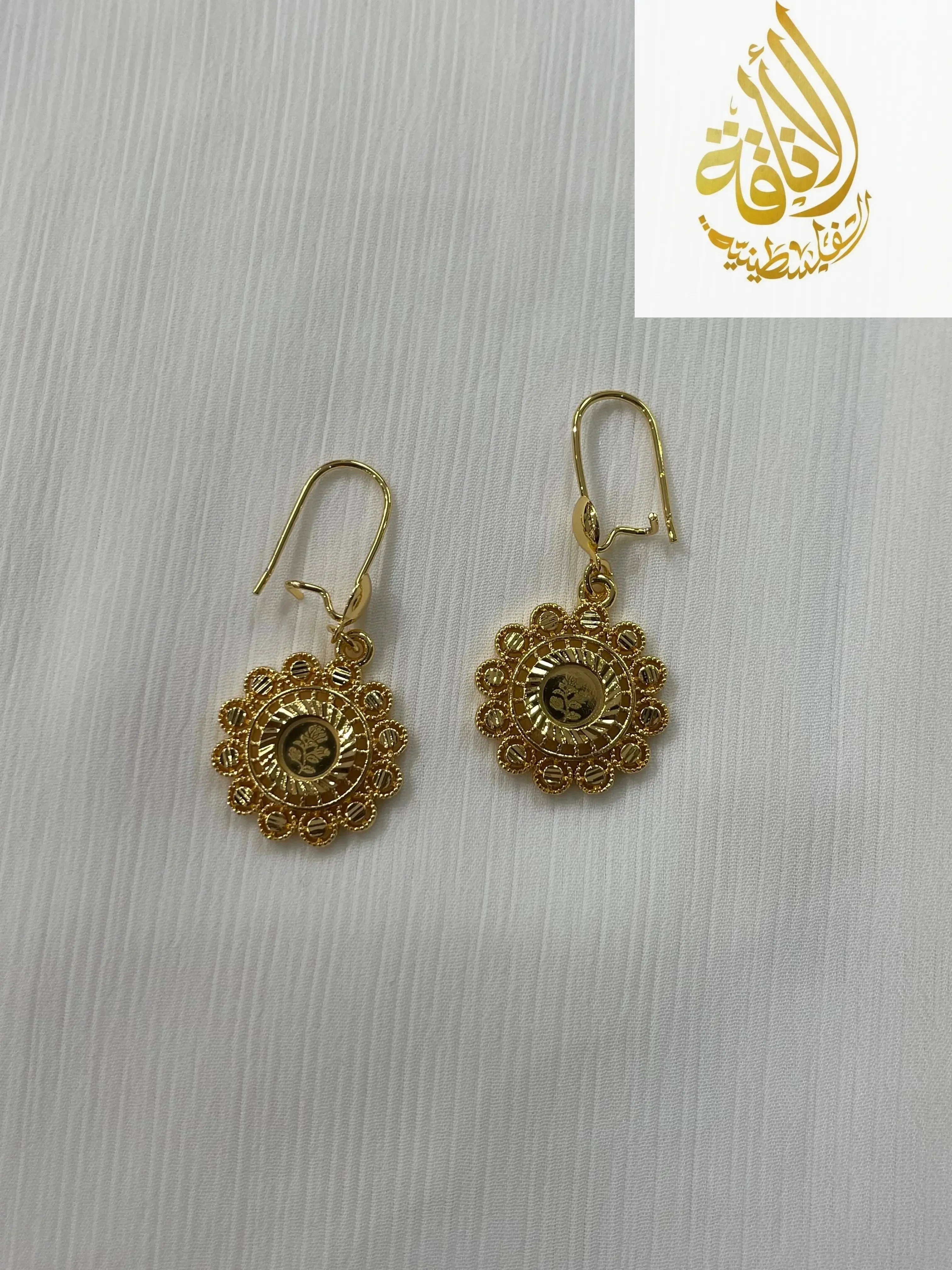 Palestinian Elegance gold jewelry set for women with intricate floral designed gold earrings