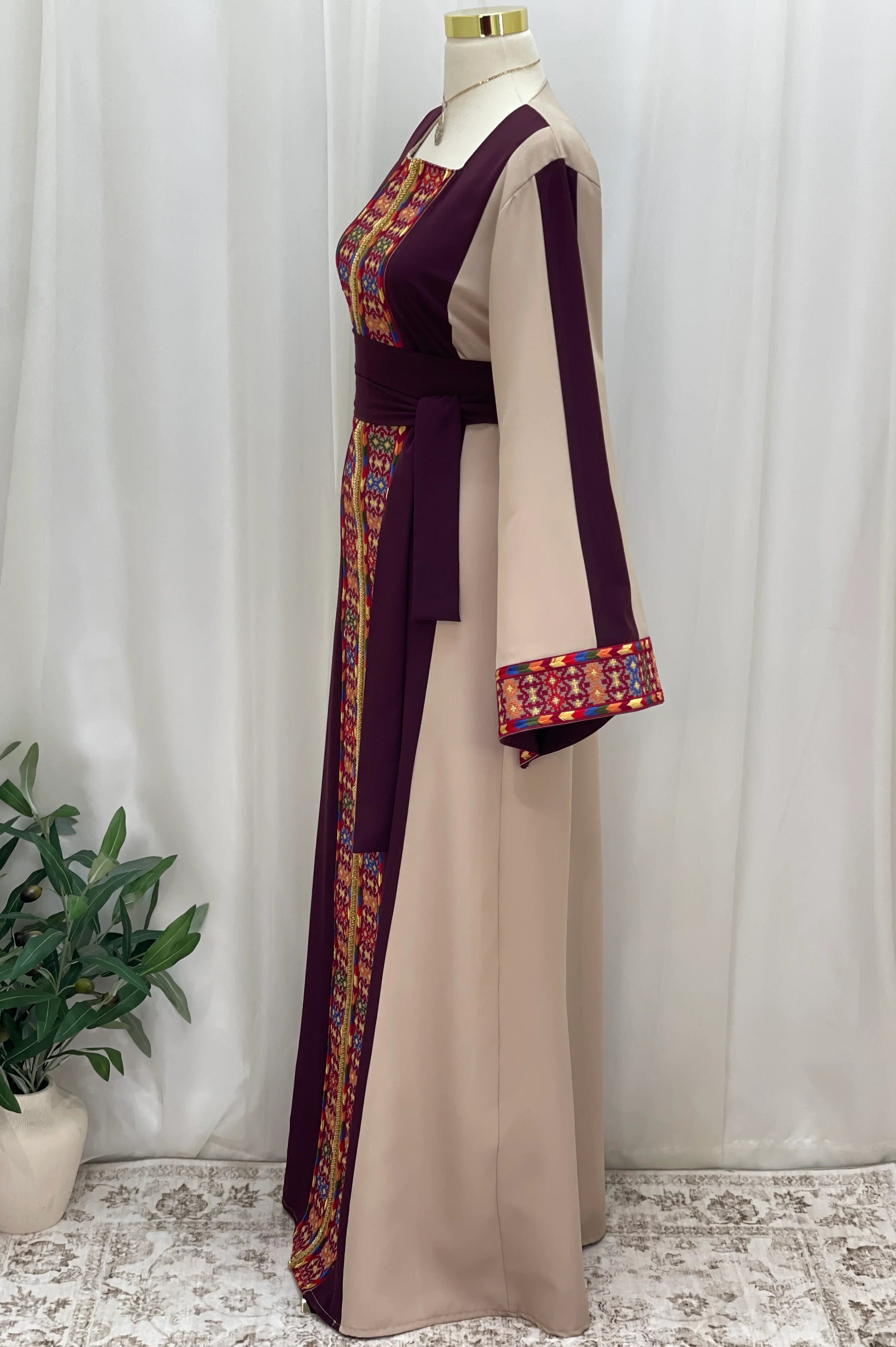 Sella Heritage Elegance Embroidered Thobe