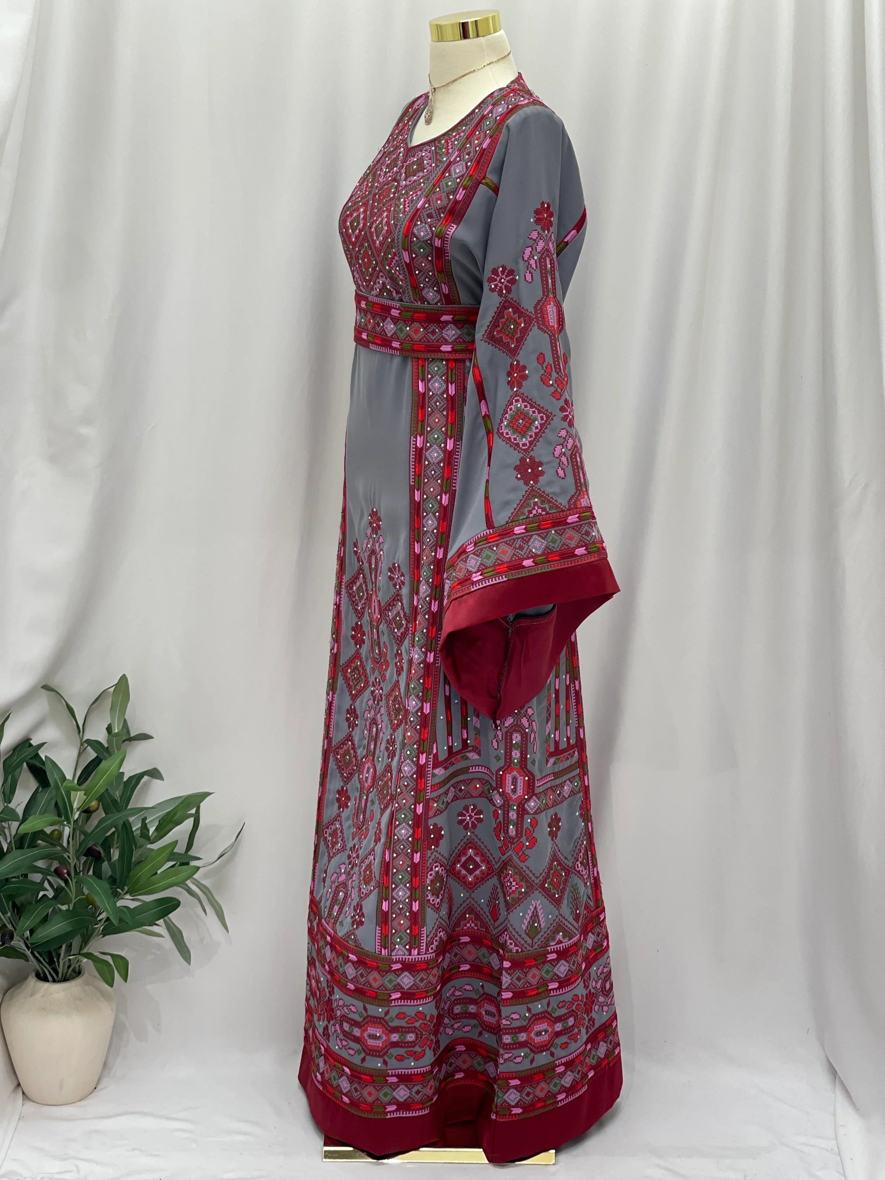 Majdal Elegance Embroidered Thobe