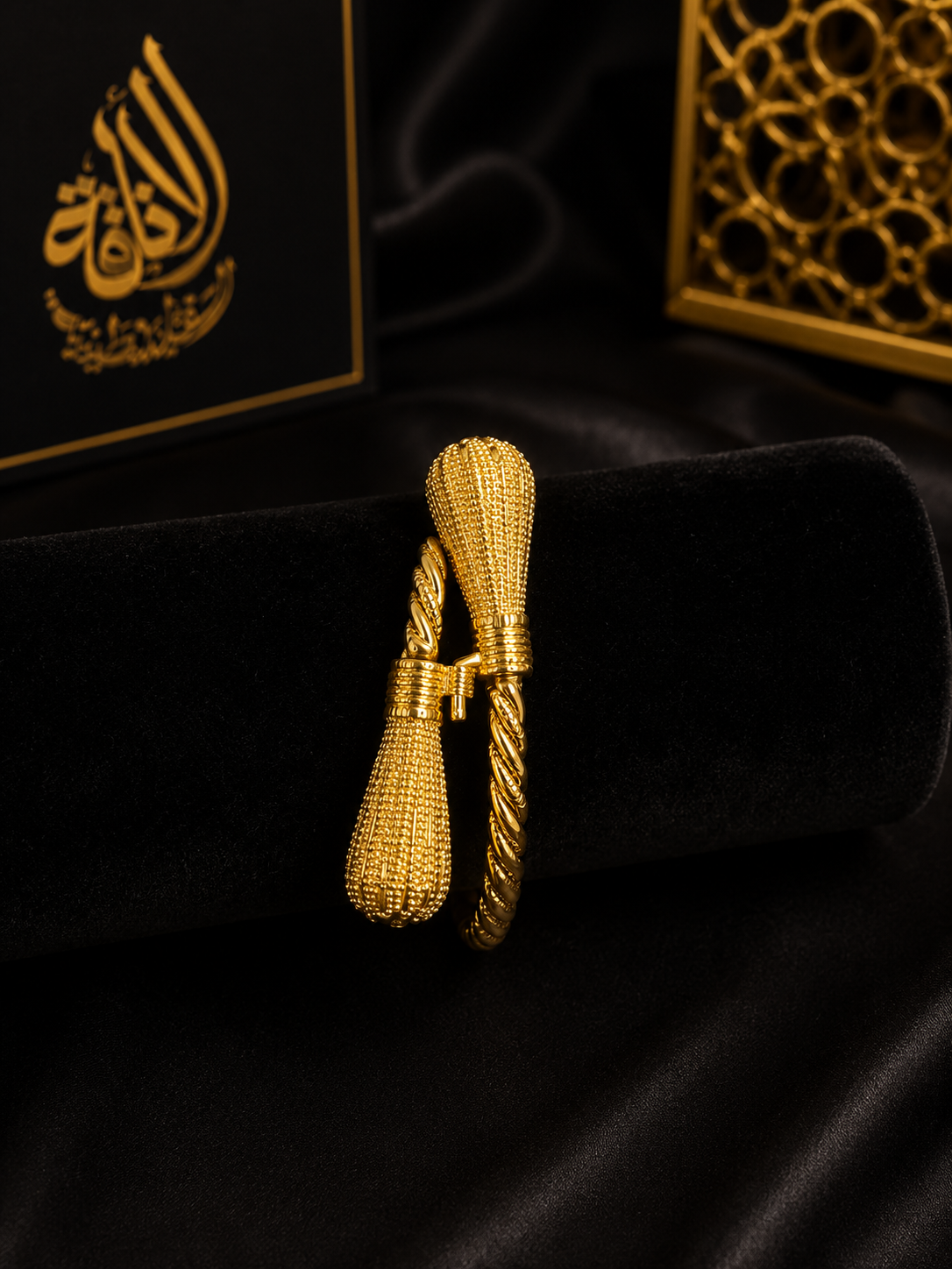 Mabroume Single Injasa Imitated Gold Bracelet