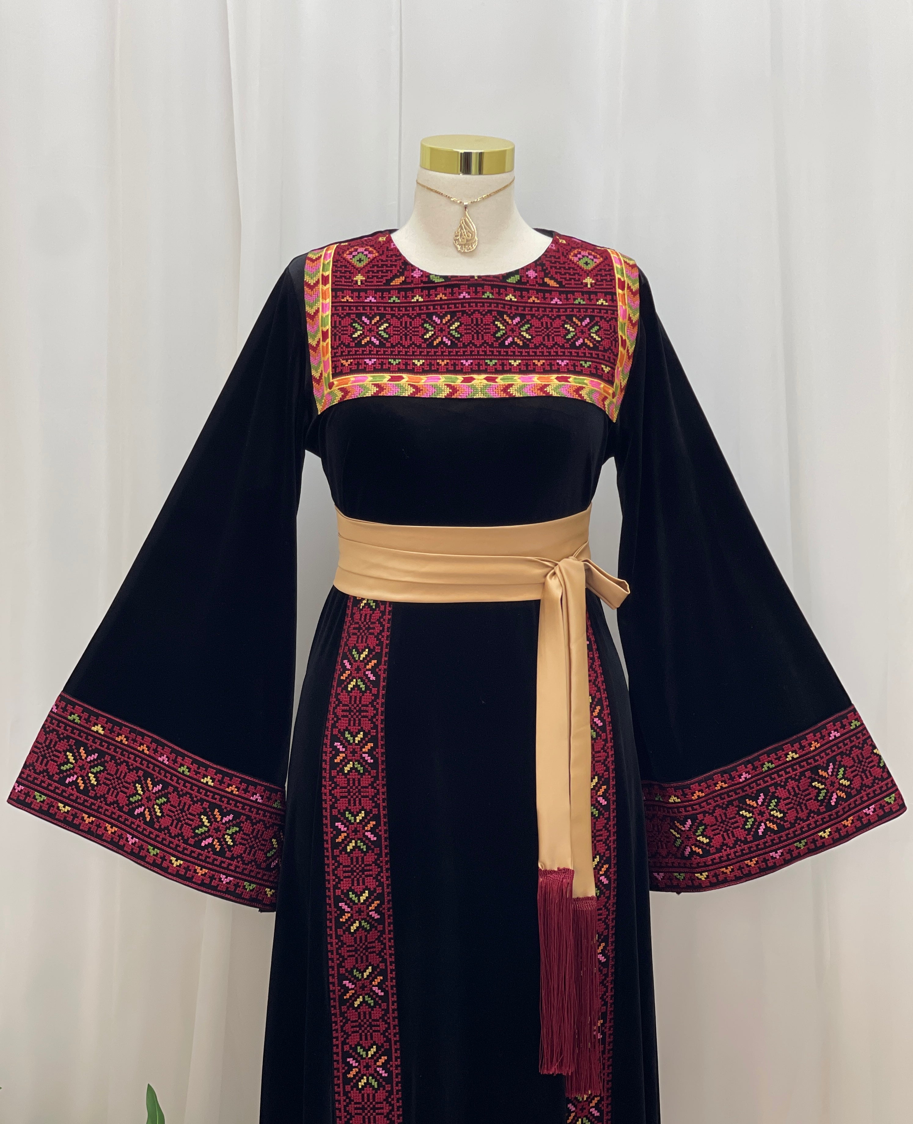 Al Noor Velvet Couture Thobe – Timeless Velvet Thobe Design