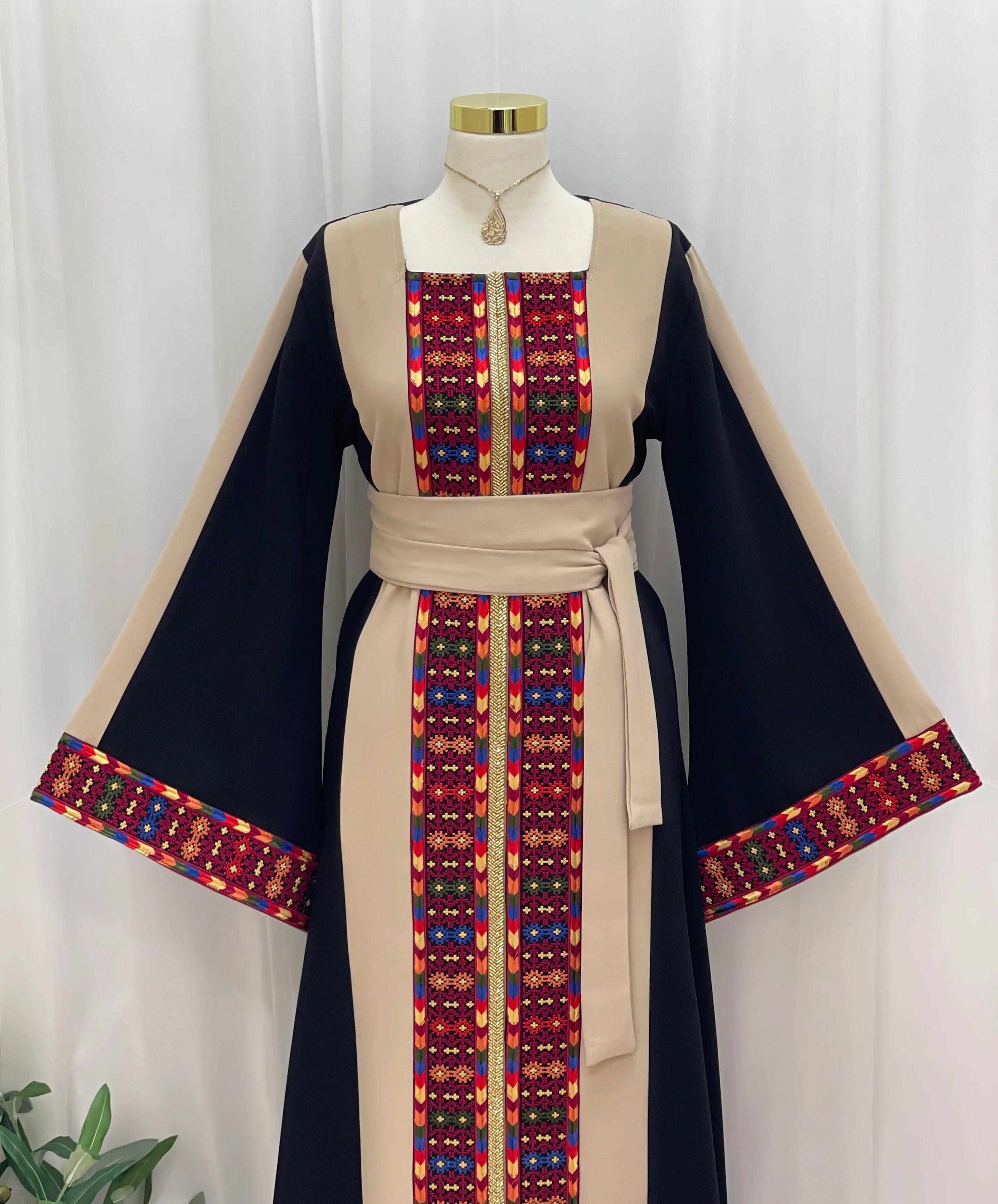 Sella Heritage Elegance Embroidered Thobe