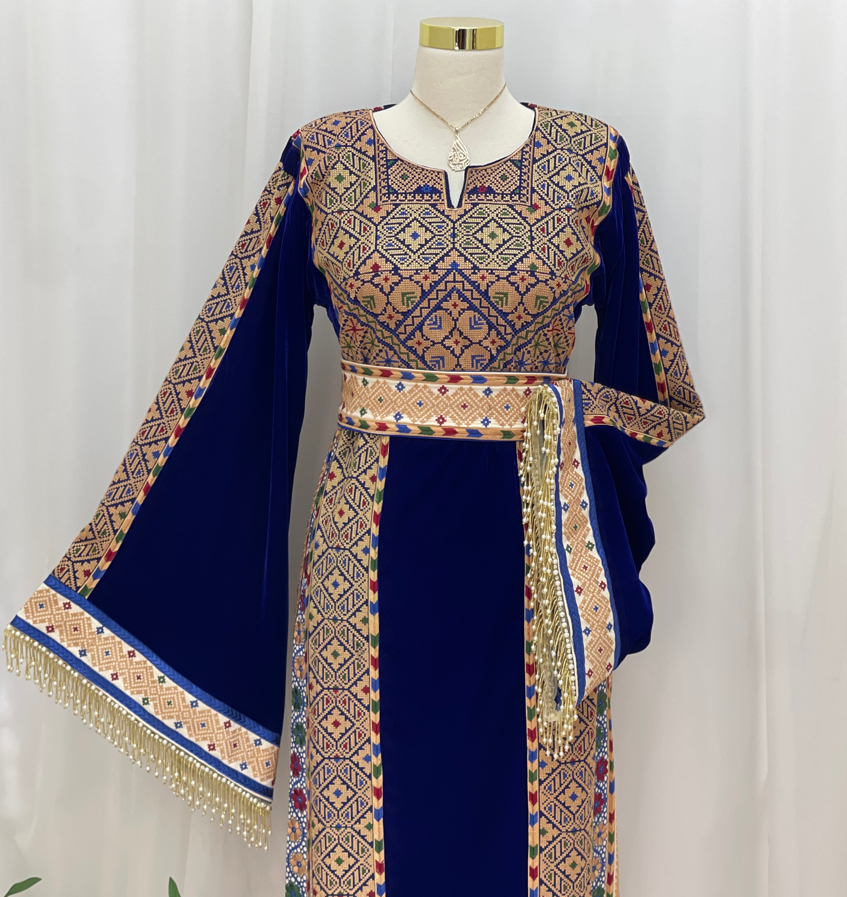 Velvet Embroidered Heritage Thobe – Timeless Heritage Style
