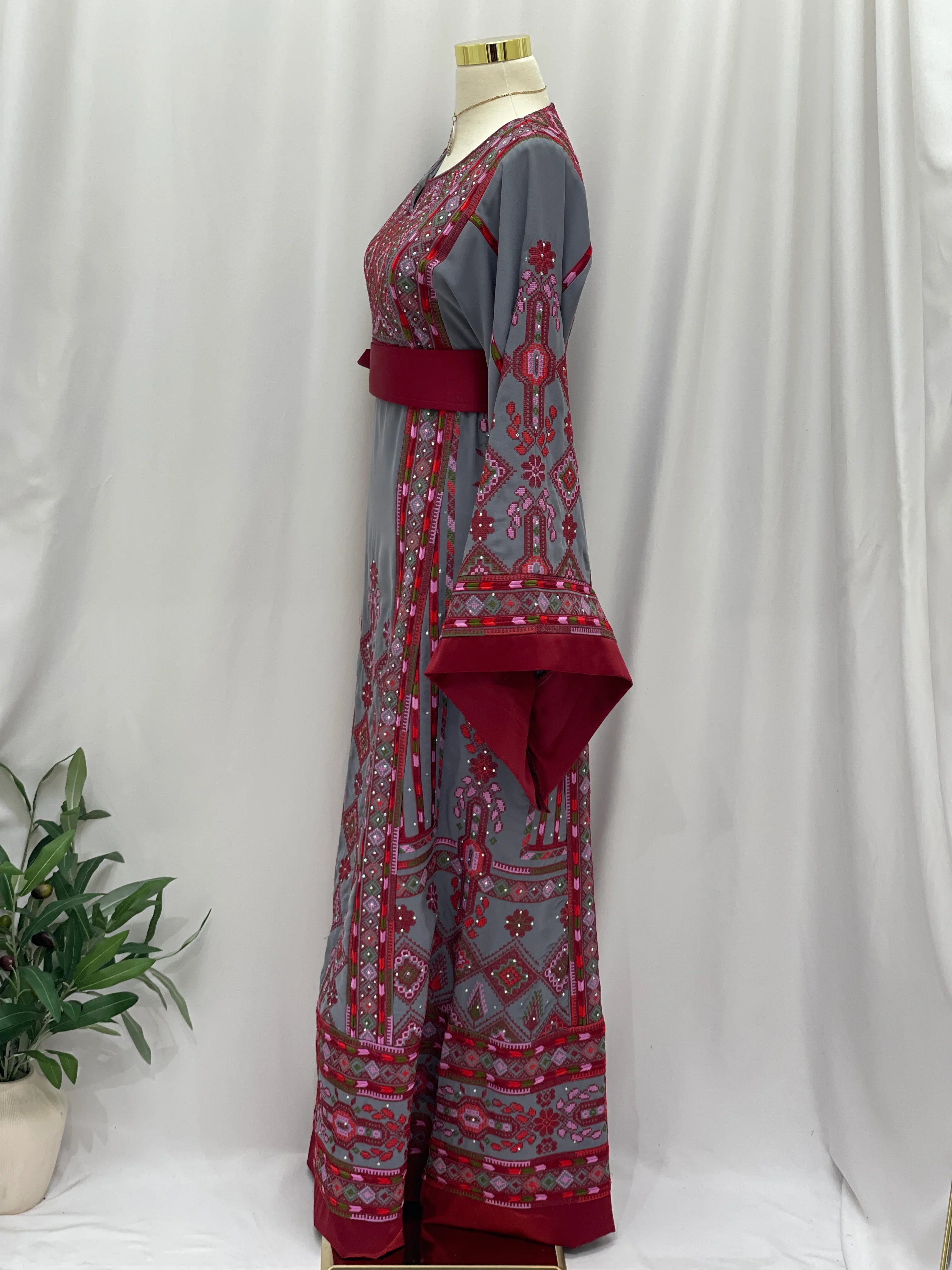 Majdal Elegance Embroidered Thobe