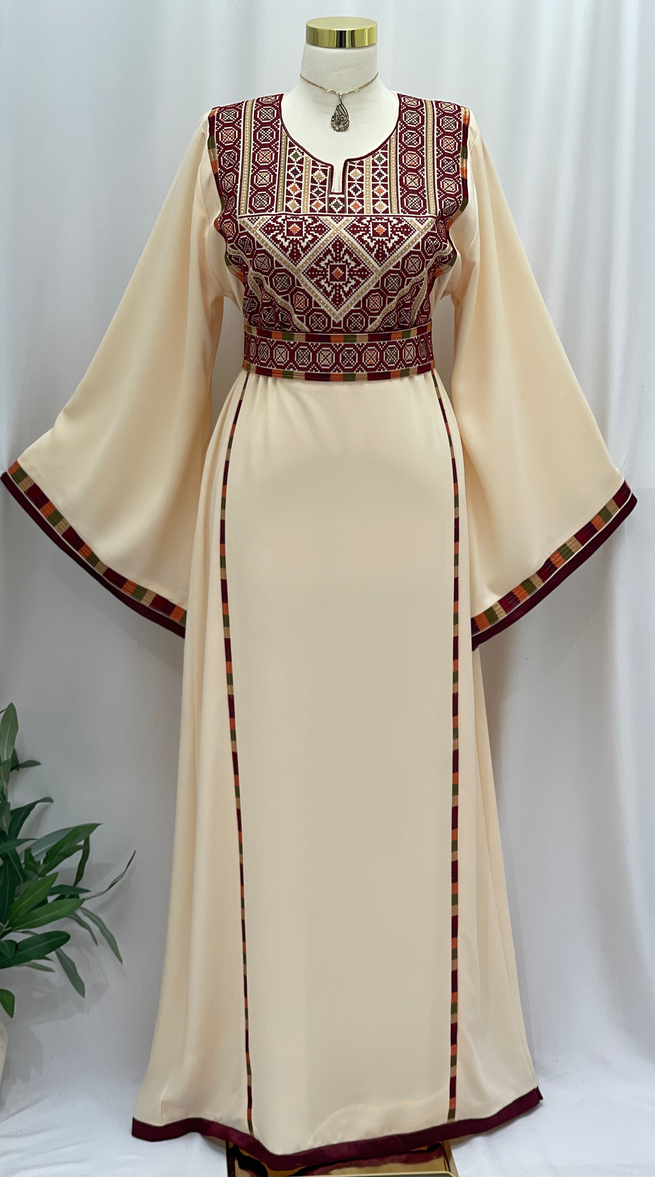 Manajel Embroidered Classic Thobe