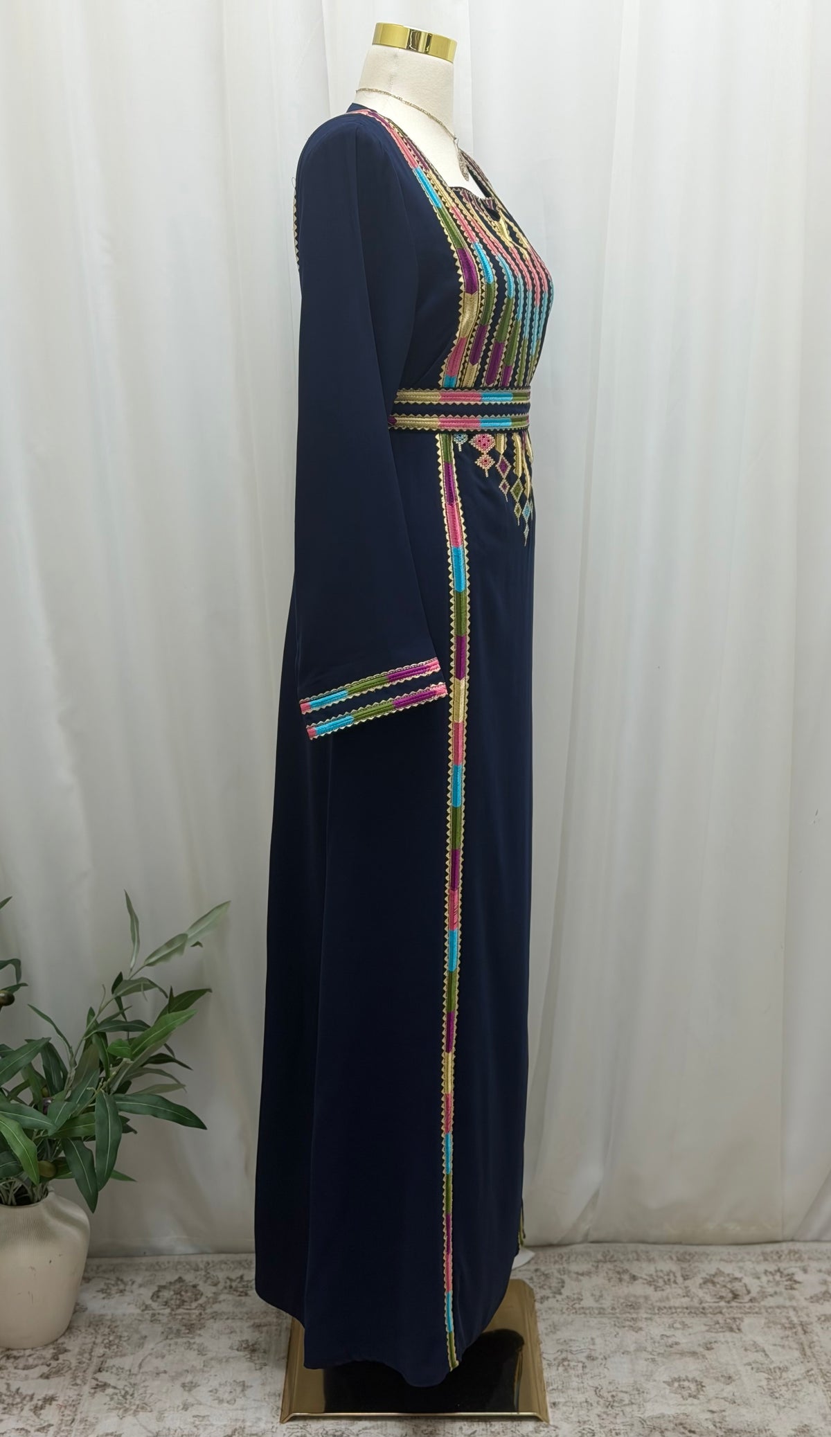 Suad – Simple Embroidered Palestinian Thoub
