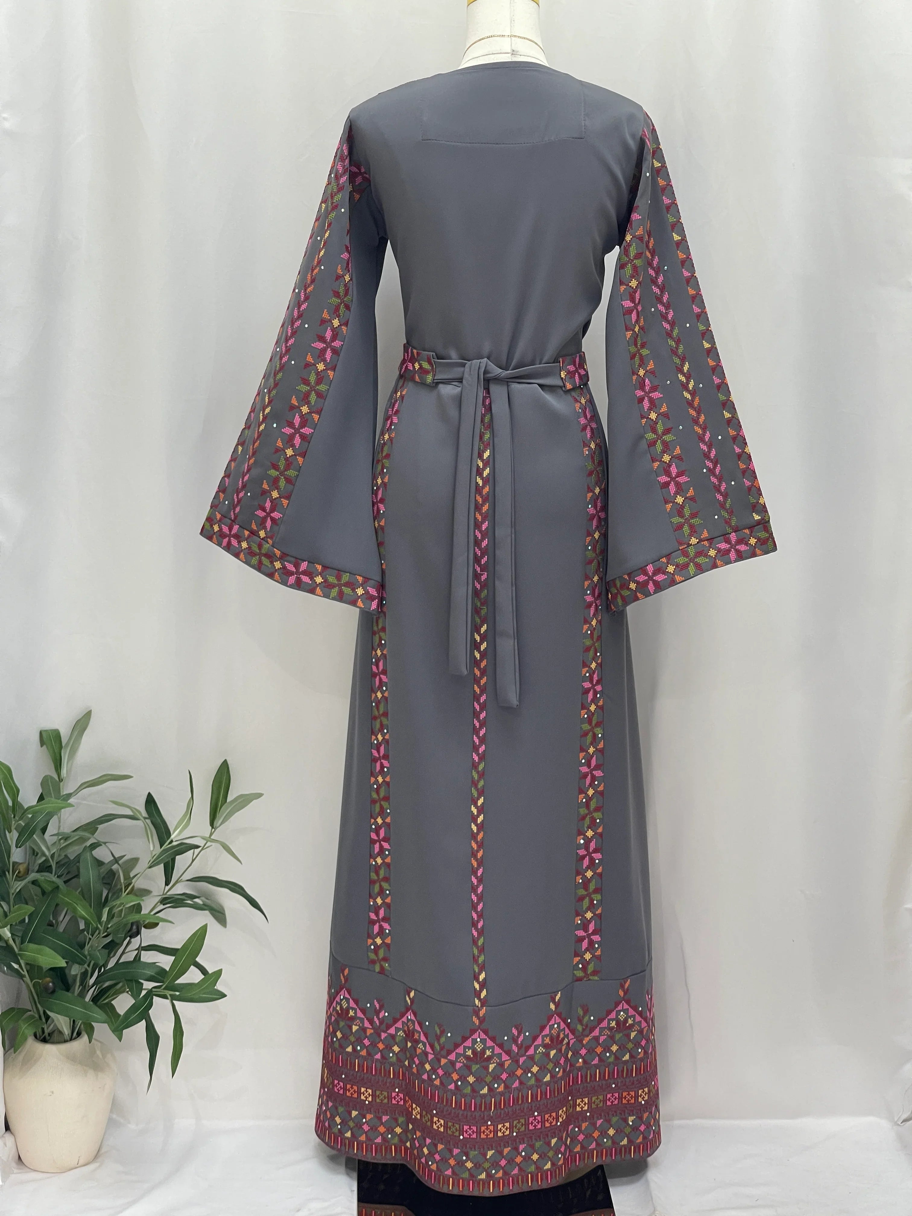 ثوب فلسطيني مطرز بسيط – زي تاتريز تقليدي