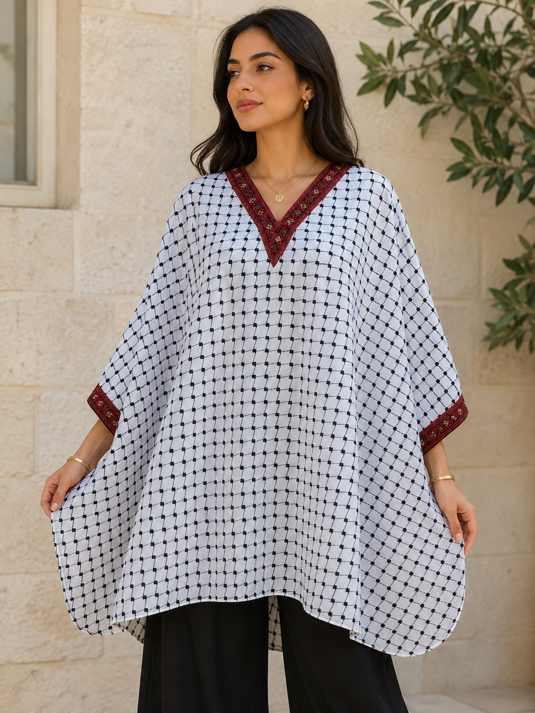 عباءة نسائية مطرزة بالكوفية - أناقة ثقافية وأسلوب عصري