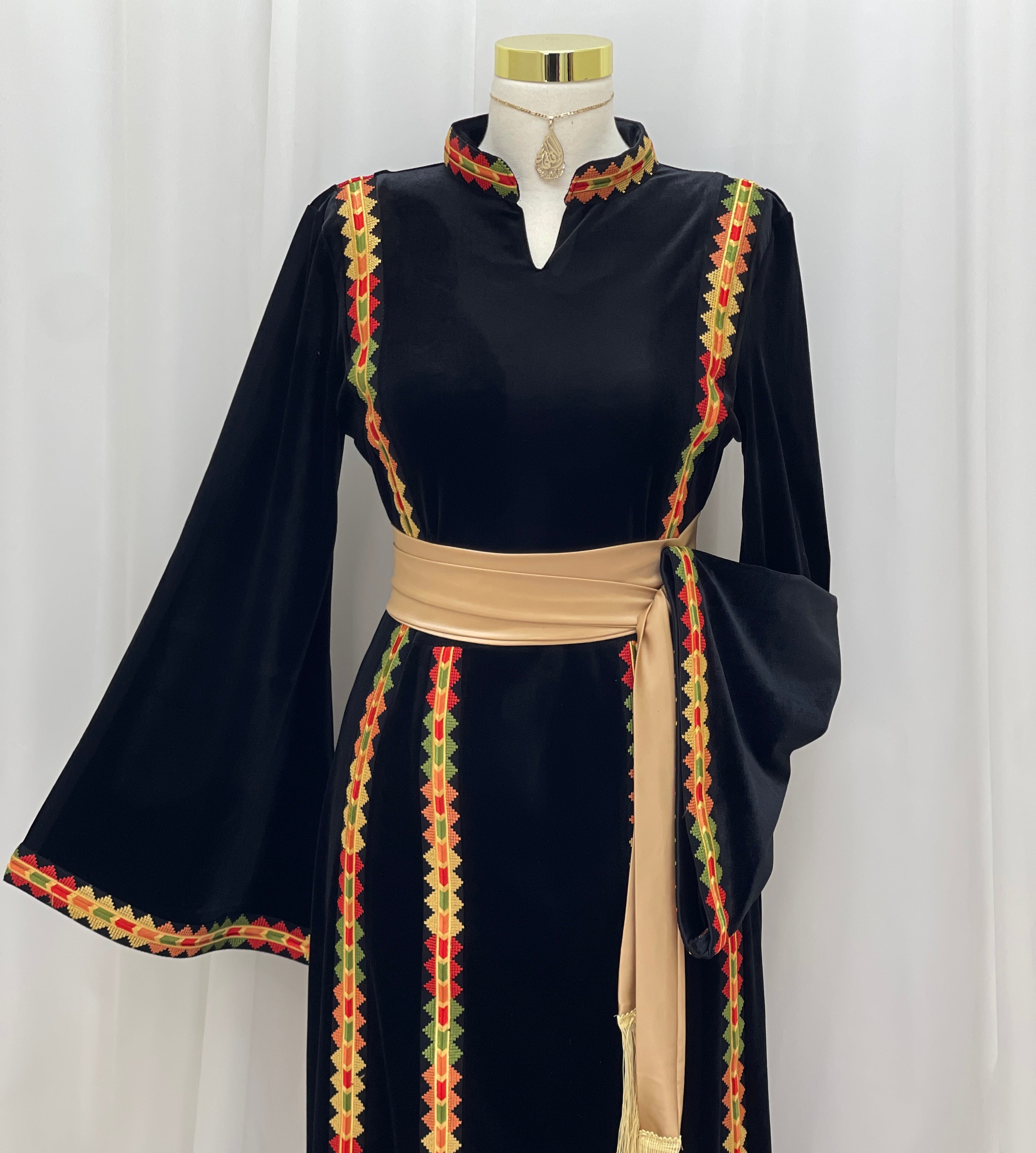 Manajel Grace Velvet Thobe