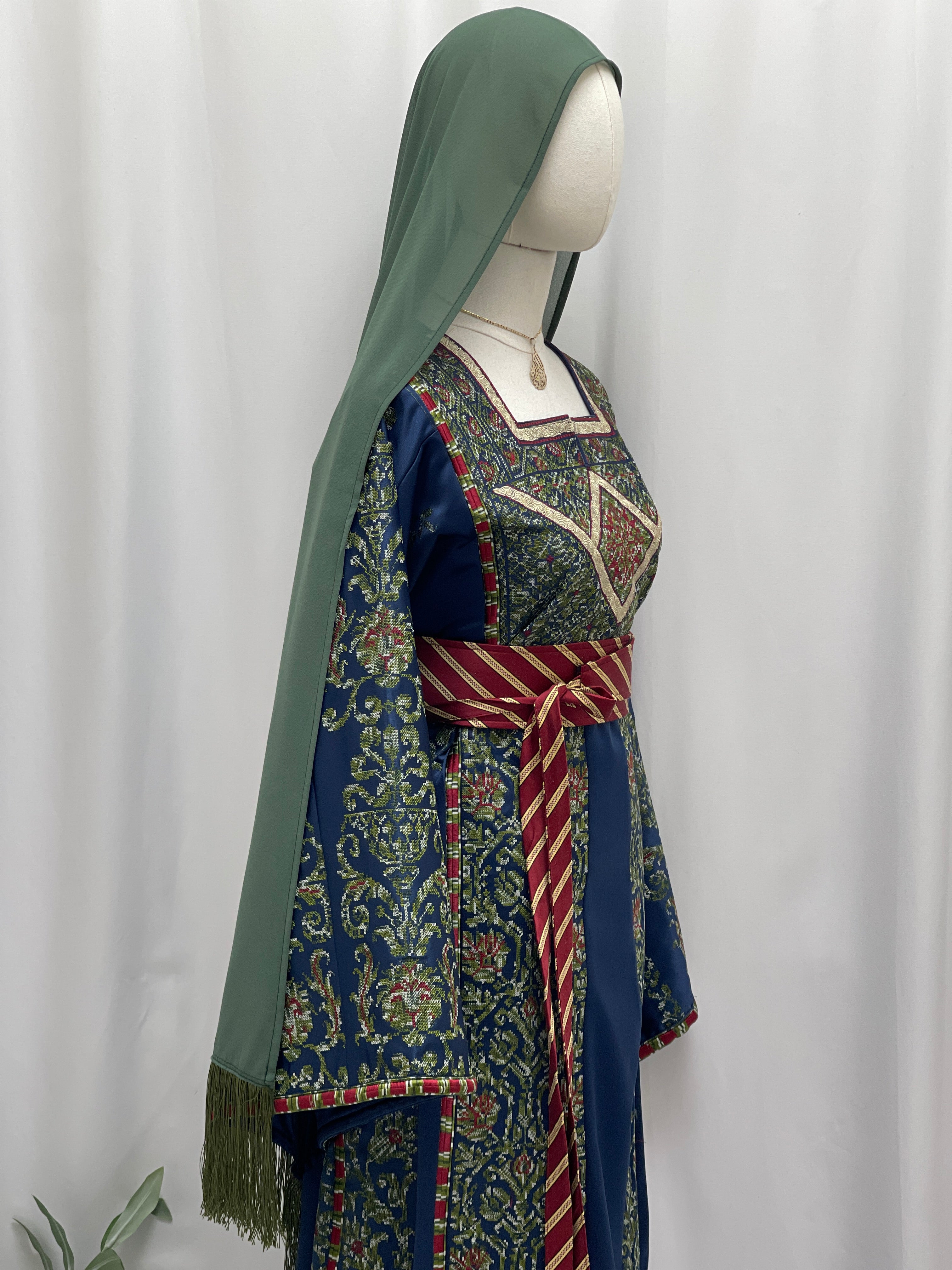 Vintage Heritage  Embroidered Thobe