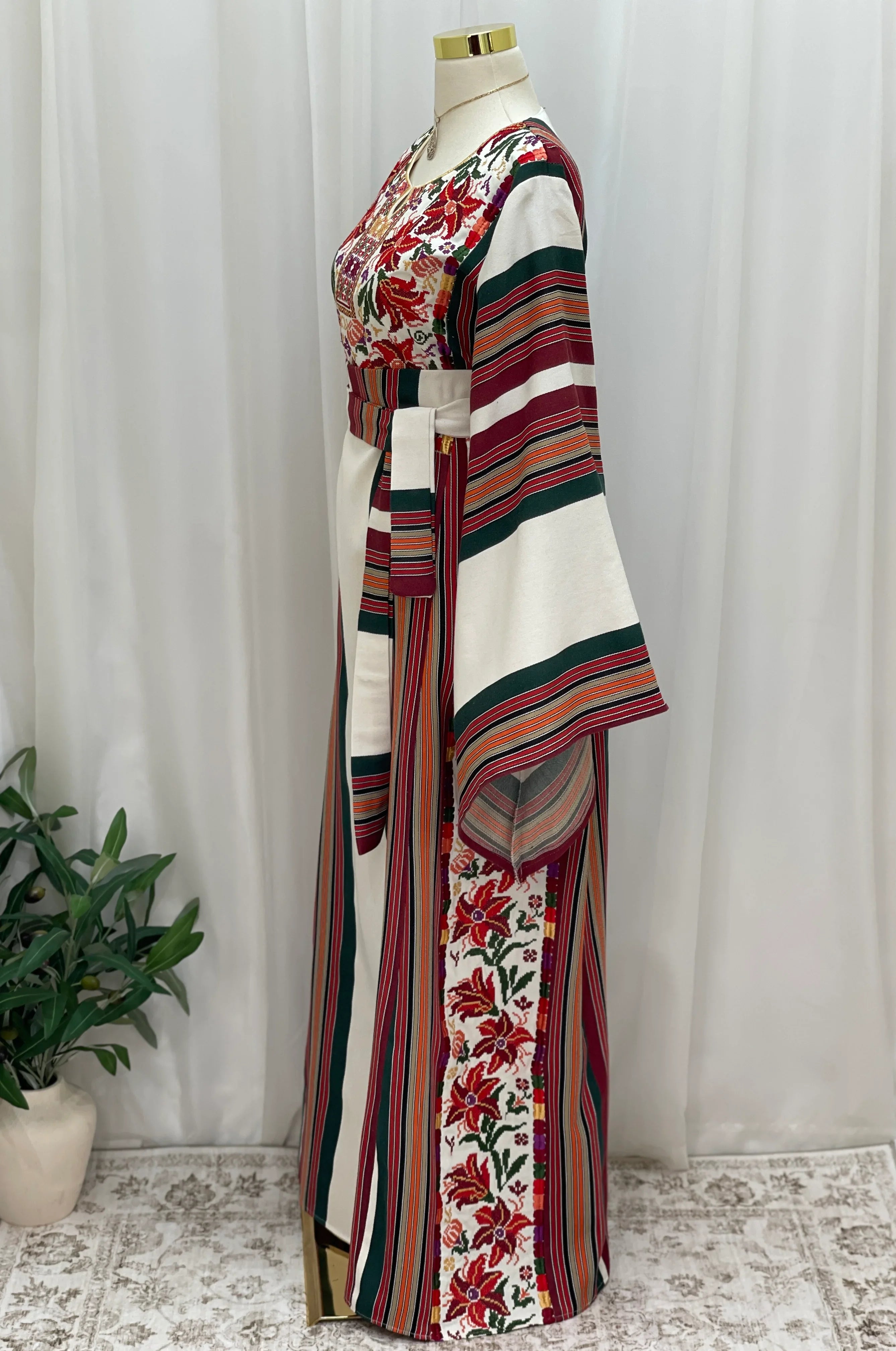 Rimal Heritage Embroidered Majdalwi Thobe