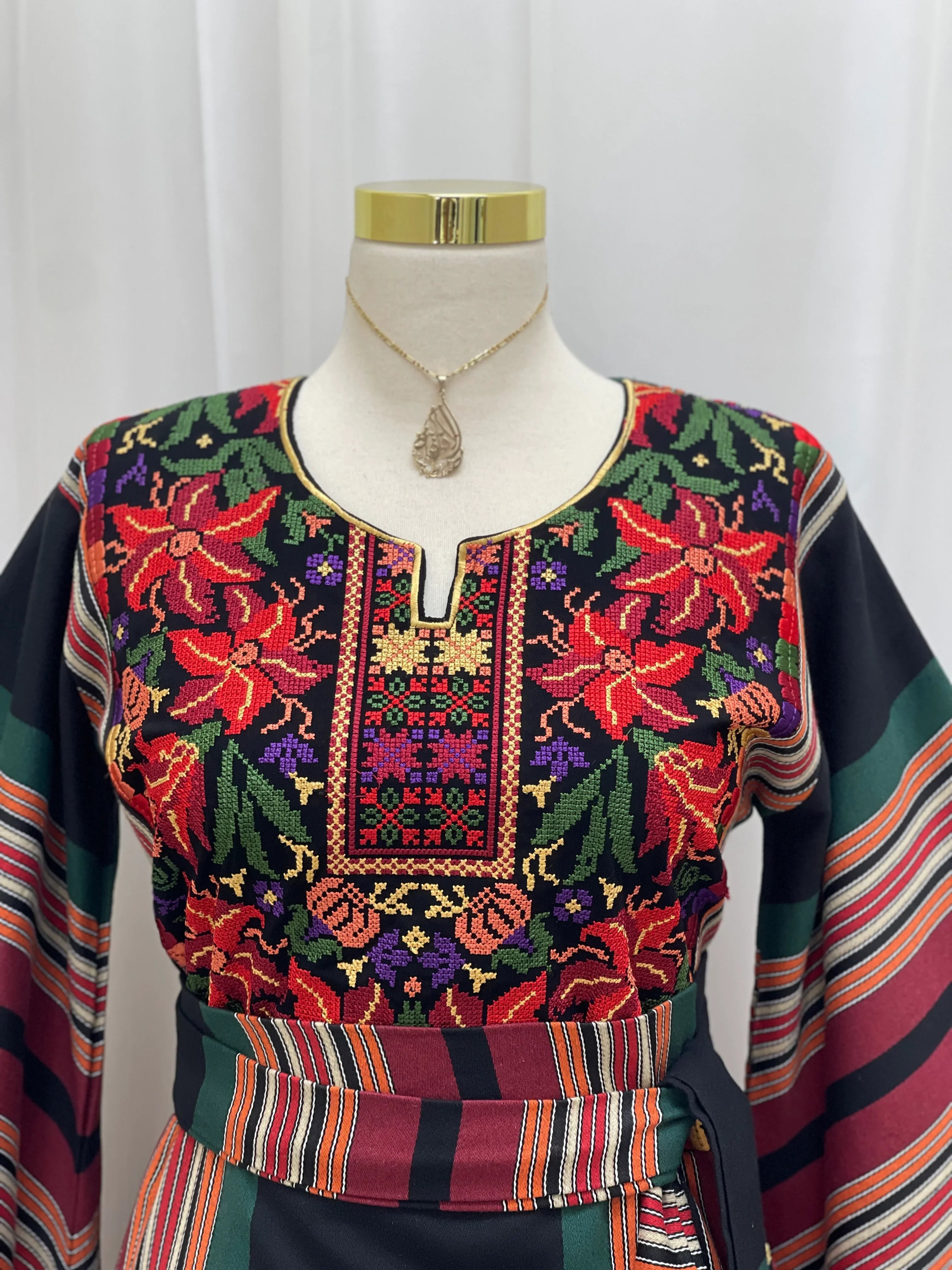 Rimal Heritage Embroidered Majdalwi Thobe