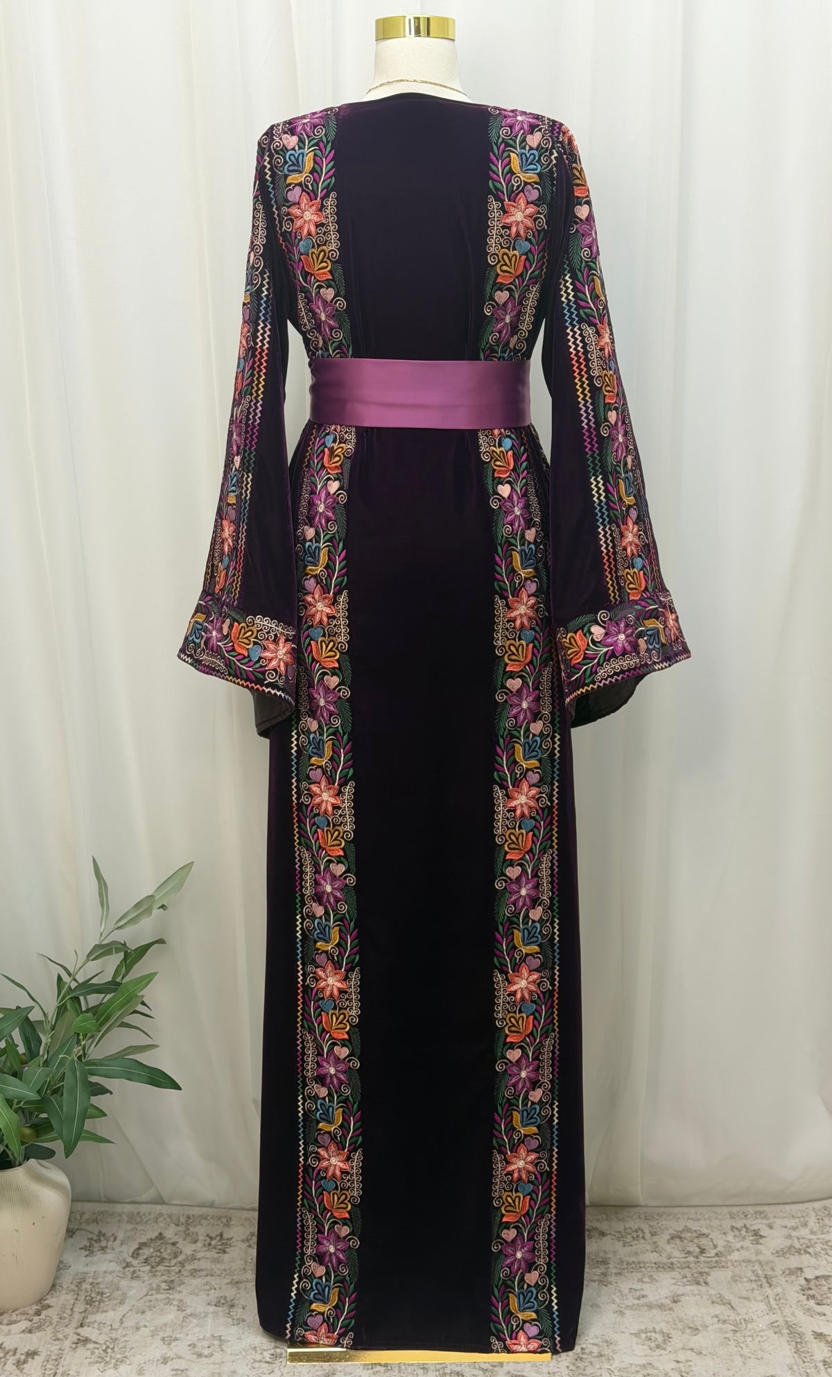Noul Embroidered Velvet Thobe