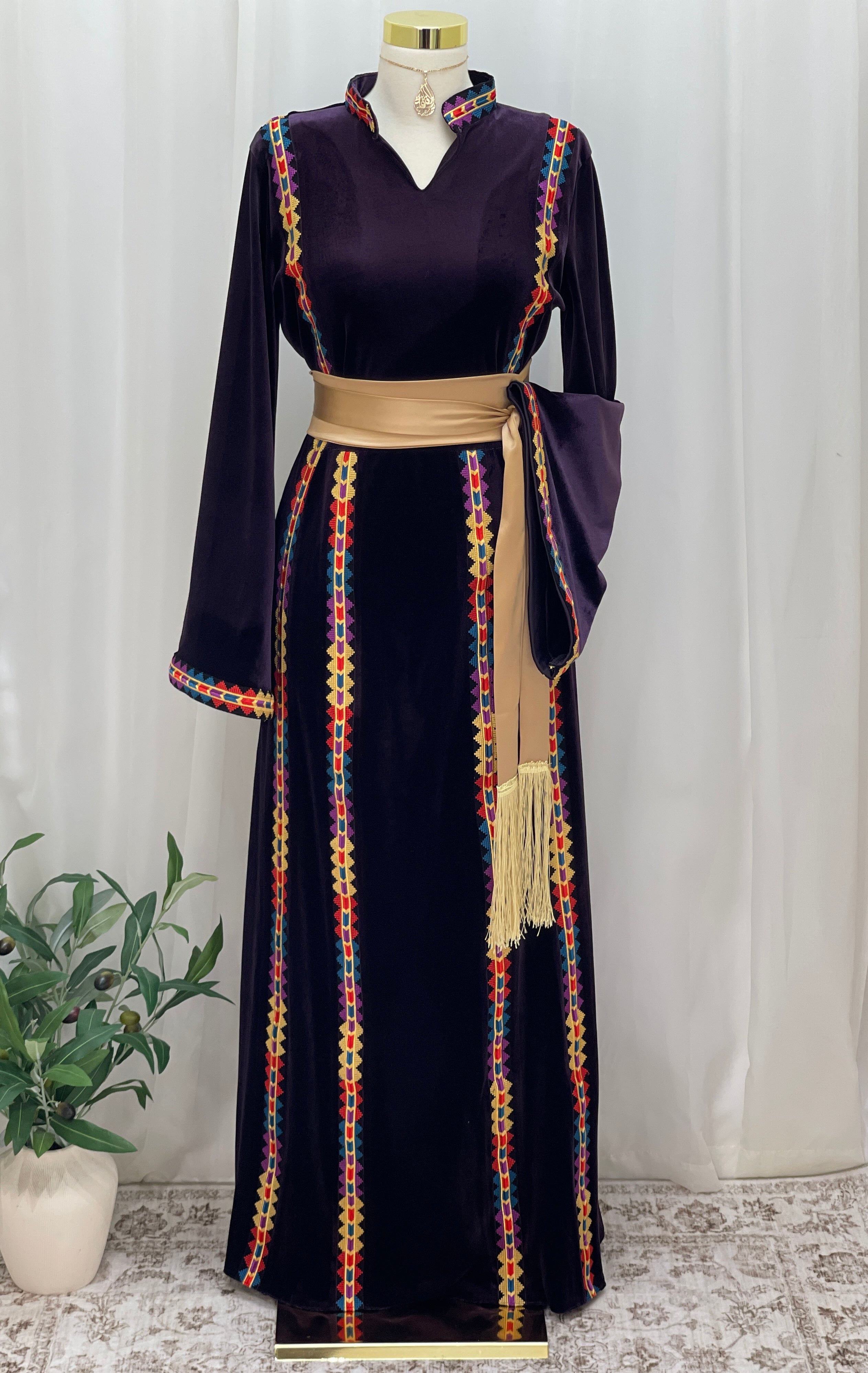 Manajel Grace Velvet Thobe