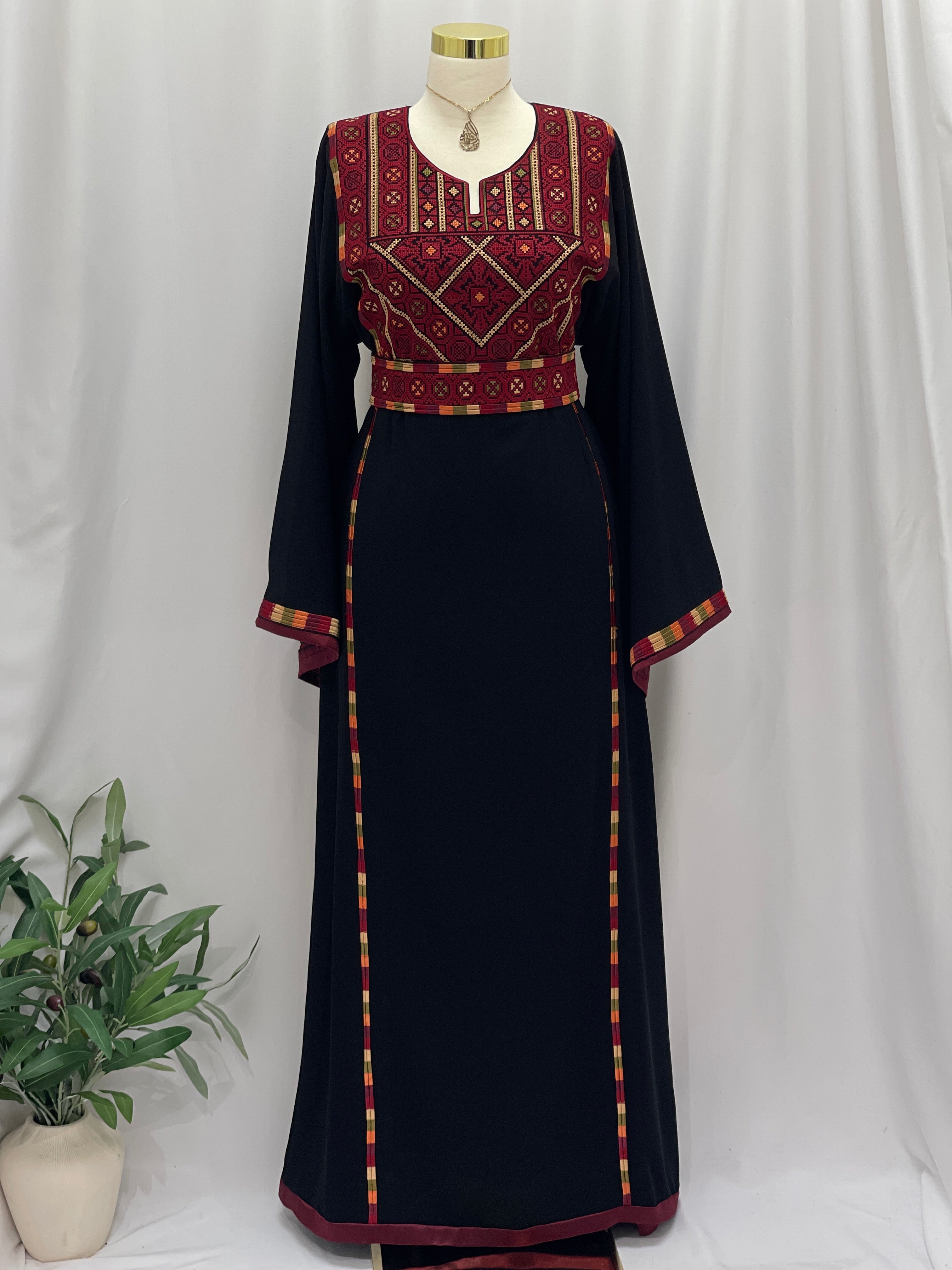 Manajel Embroidered Classic Thobe