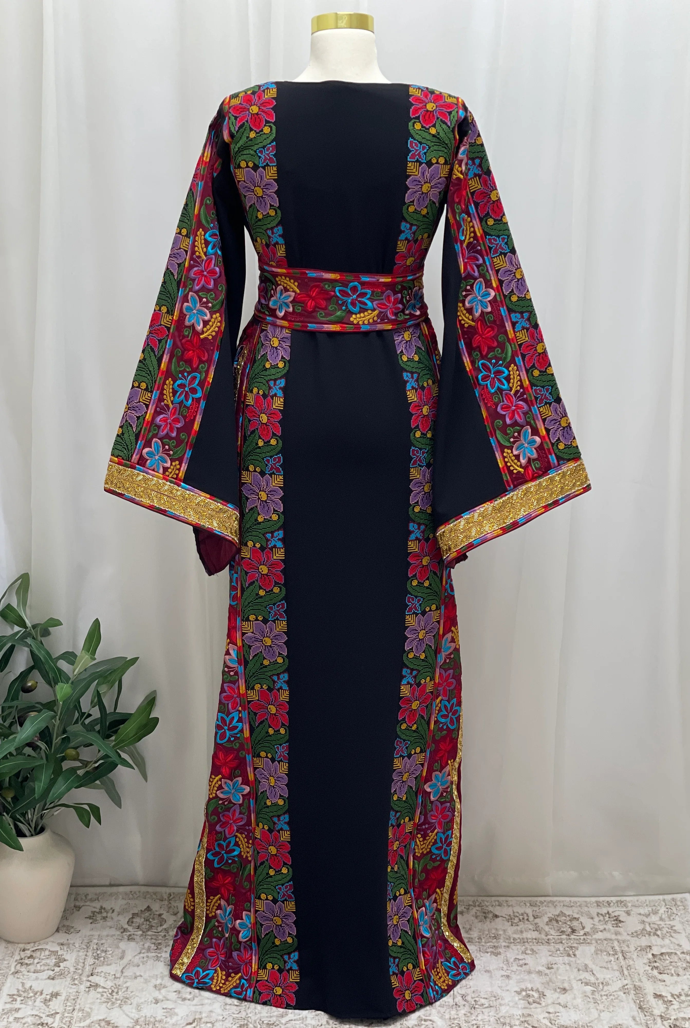 Nool Heritage Embroidered Thobe