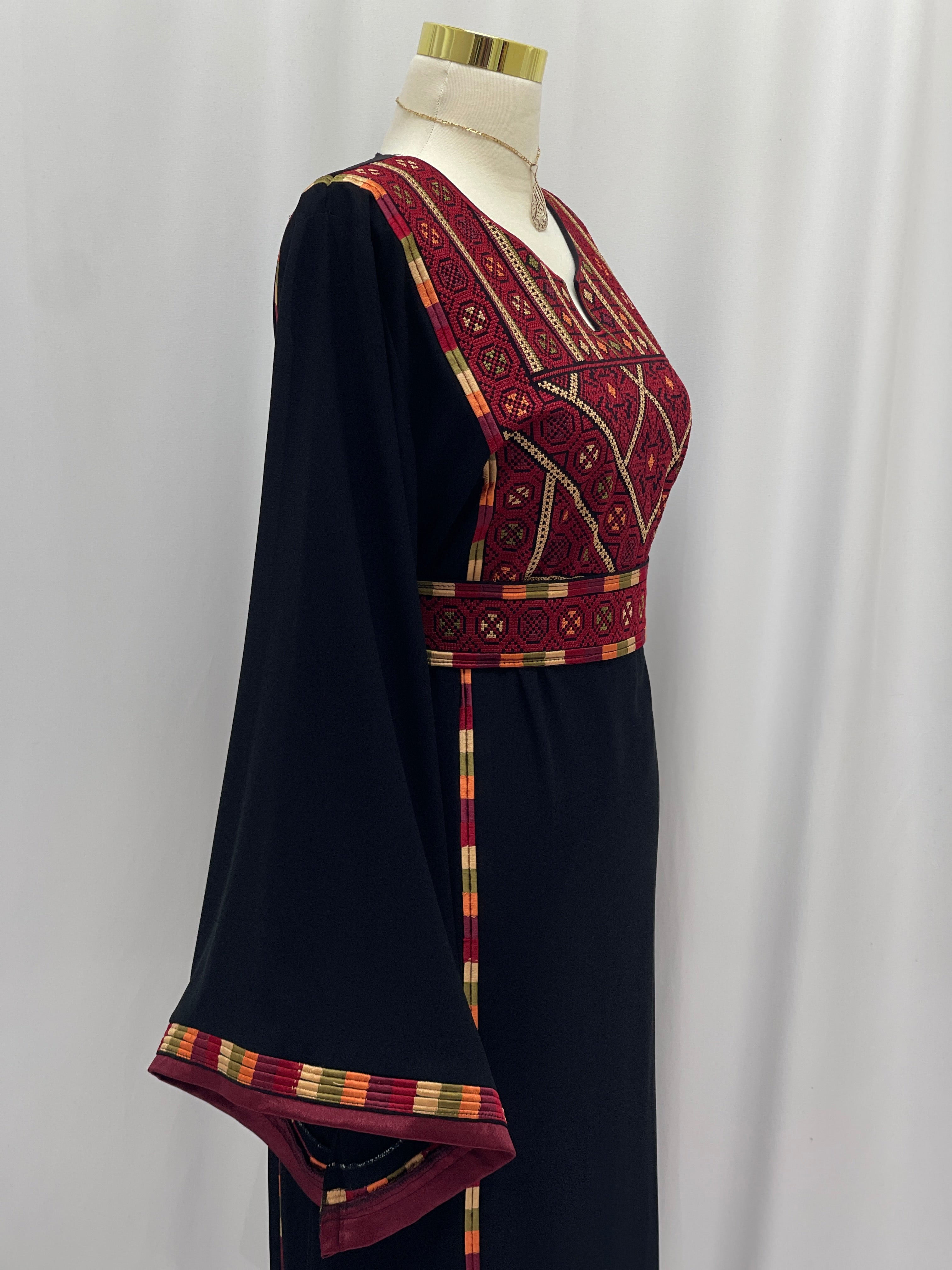 Manajel Embroidered Classic Thobe