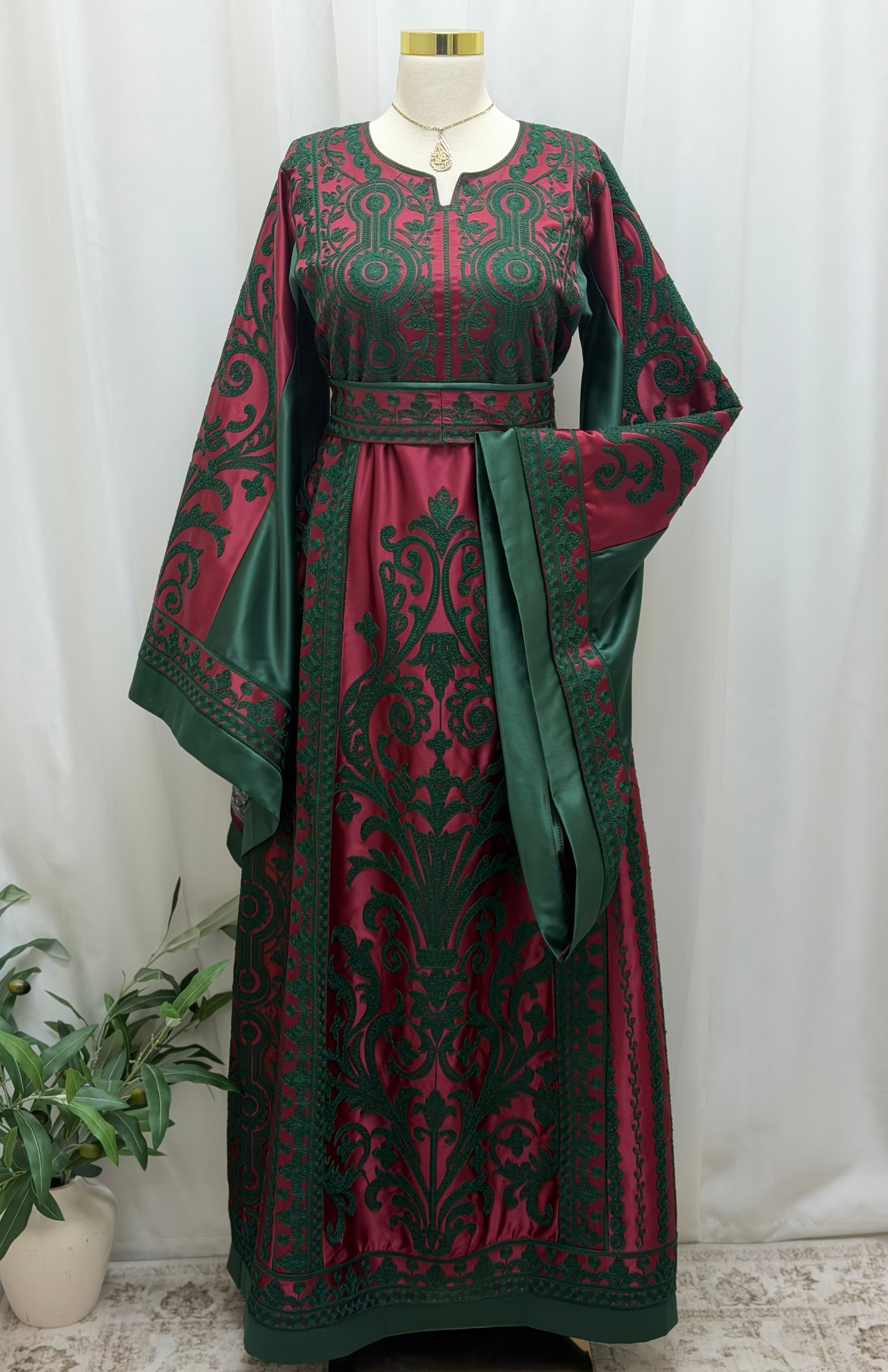Thobe Jawharat Al-Zamrud