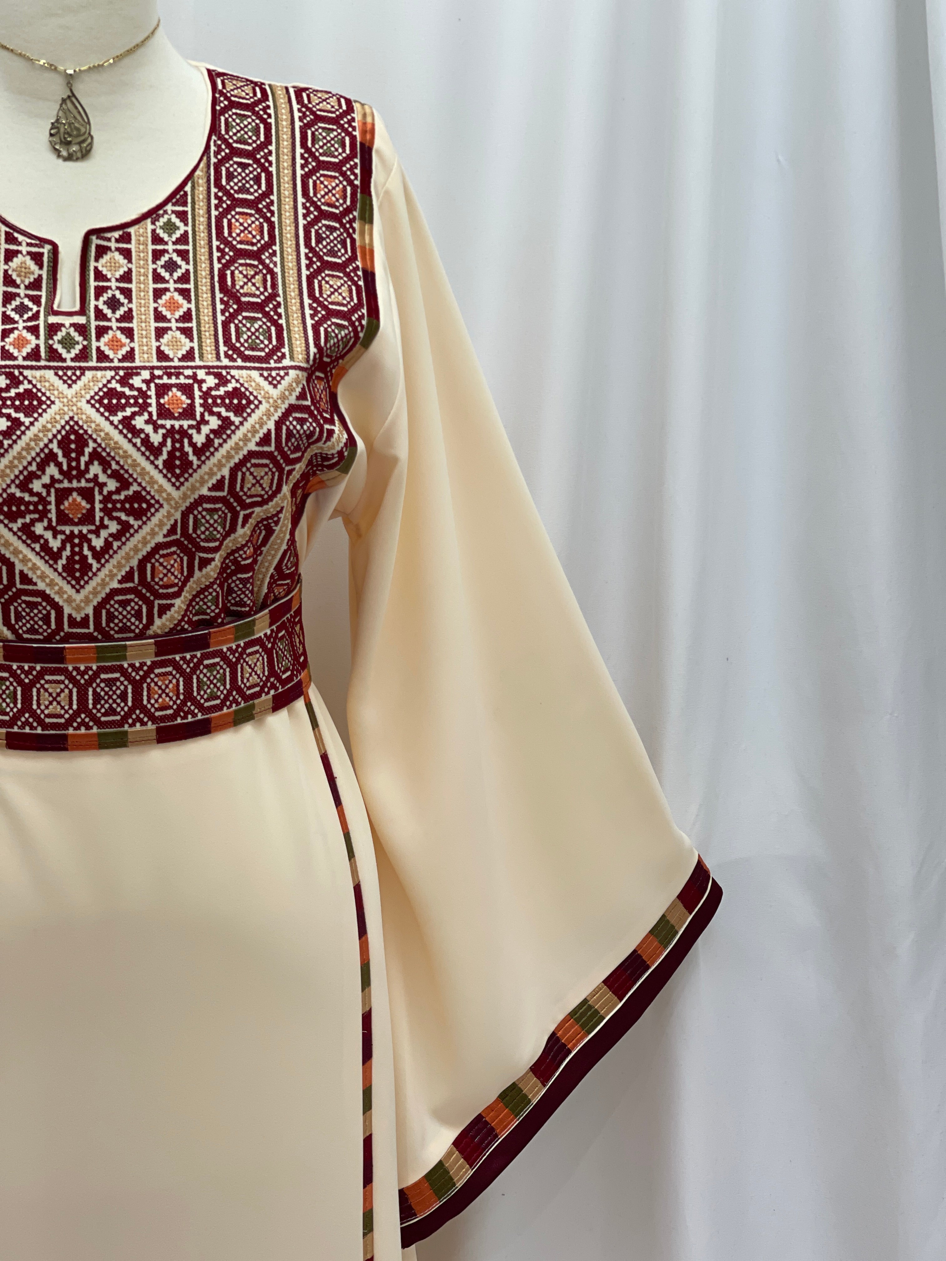 Manajel Embroidered Classic Thobe