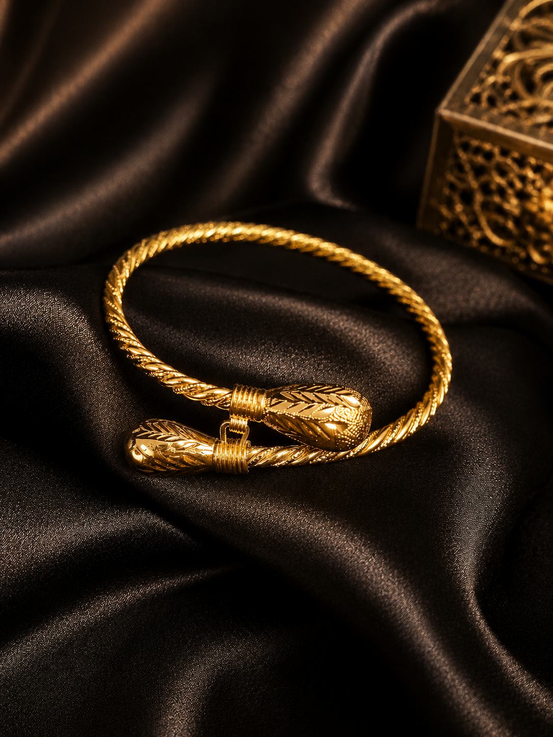 Mabroume Imitated Gold Bracelet